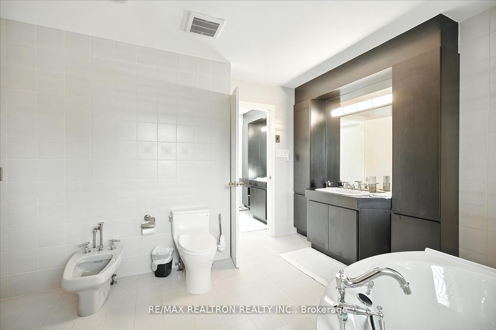 Photo 27 of 34 Prince Edward Boulevard, Markham, Thornlea — HOMEH