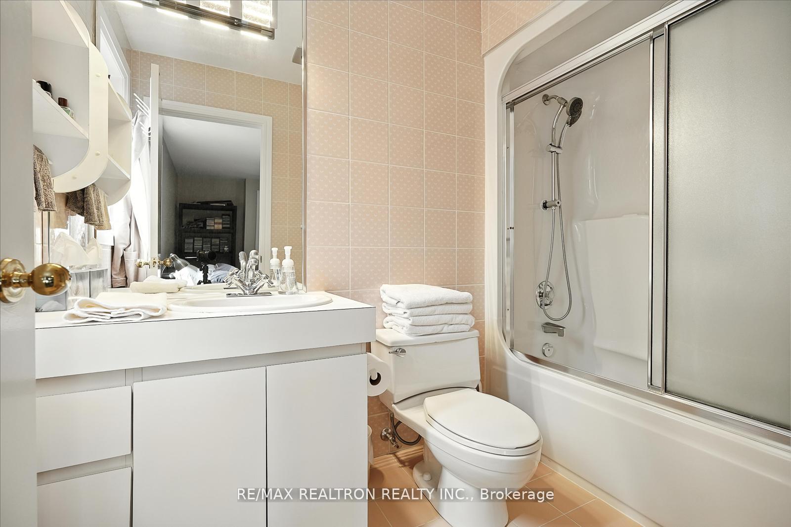Photo 29 of 34 Prince Edward Boulevard, Markham, Thornlea — HOMEH