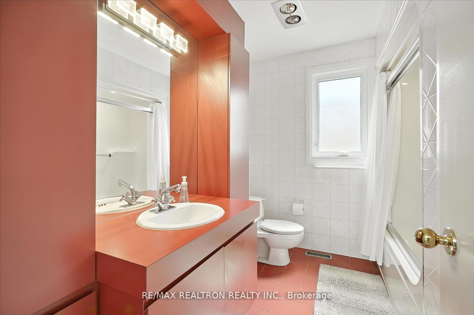 Photo 32 of 34 Prince Edward Boulevard, Markham, Thornlea — HOMEH