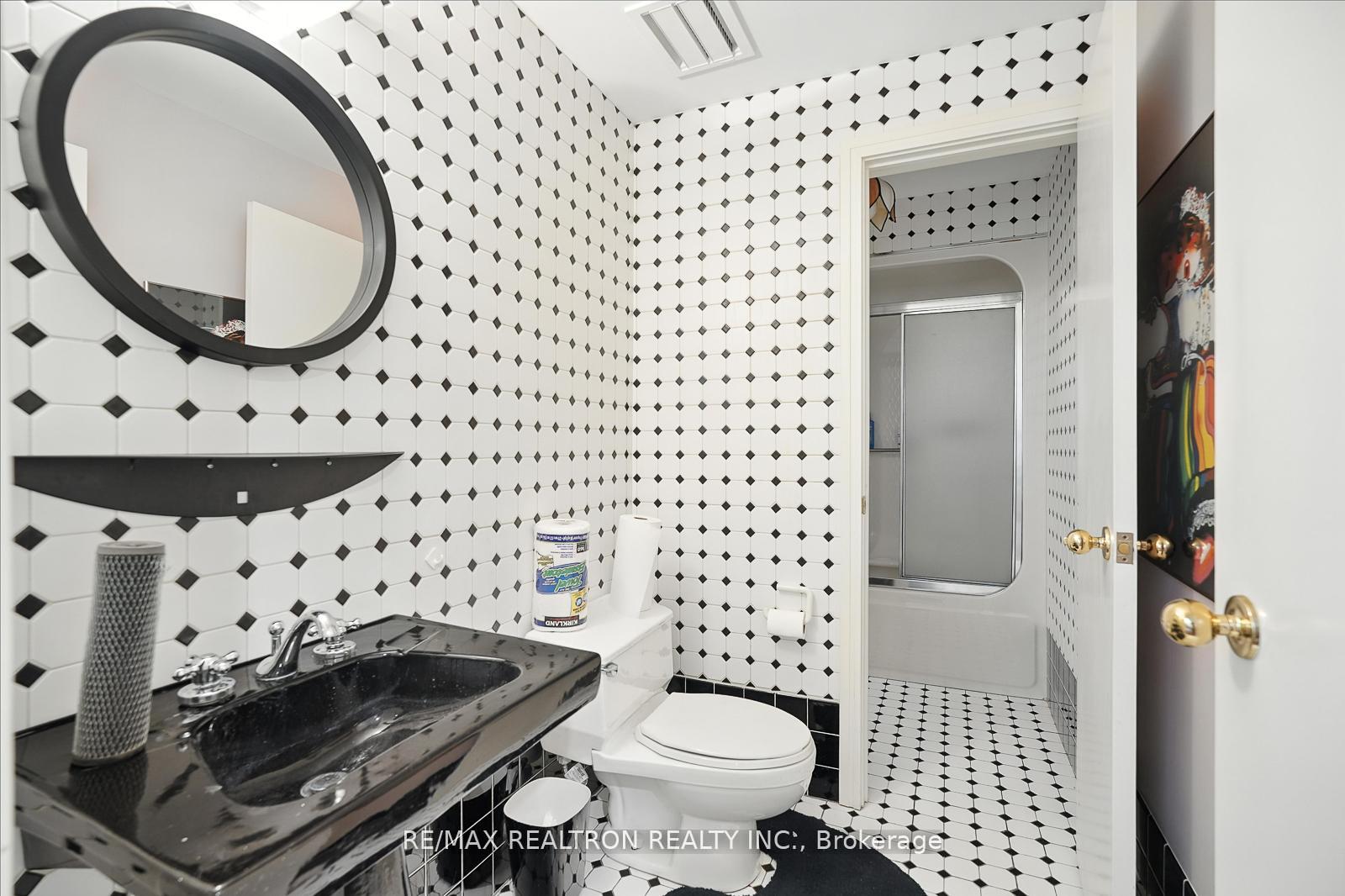 Photo 35 of 34 Prince Edward Boulevard, Markham, Thornlea — HOMEH
