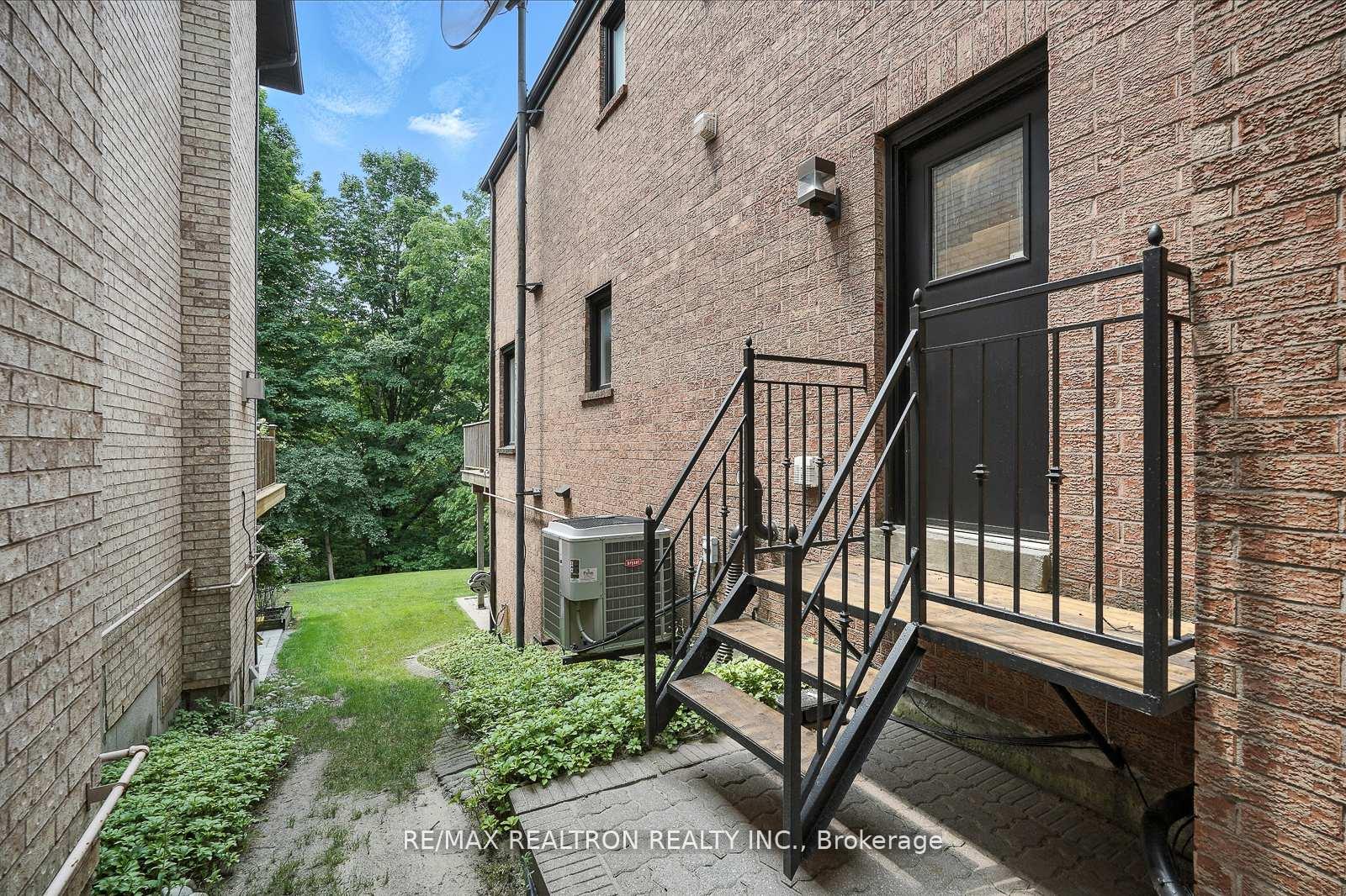 Photo 36 of 34 Prince Edward Boulevard, Markham, Thornlea — HOMEH