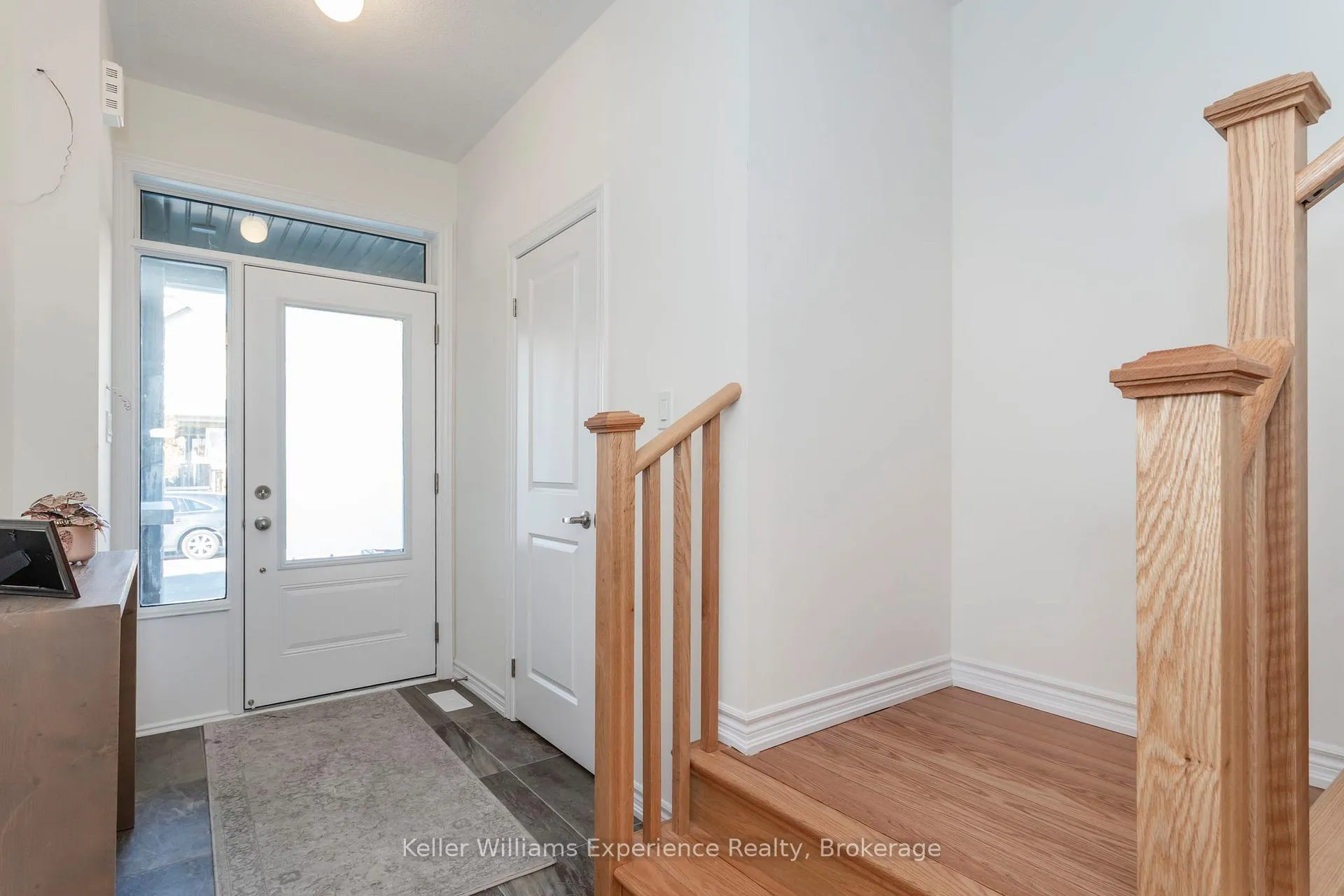 Photo 4 of 12 Durham Avenue, Barrie, Rural Barrie Southeast — HOMEH