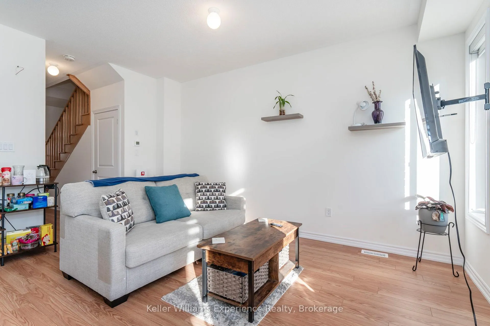 Photo 13 of 12 Durham Avenue, Barrie, Rural Barrie Southeast — HOMEH