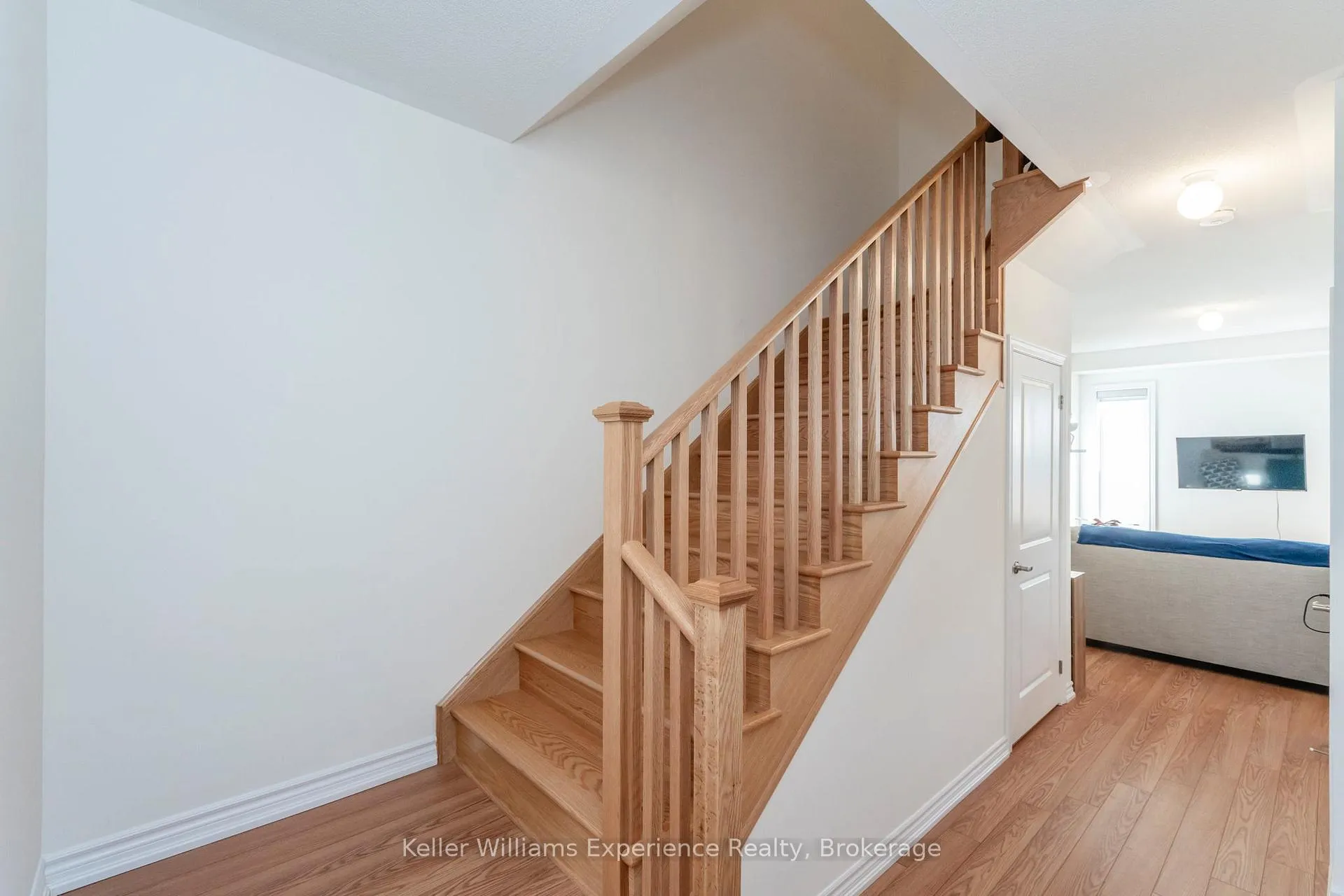 Photo 18 of 12 Durham Avenue, Barrie, Rural Barrie Southeast — HOMEH