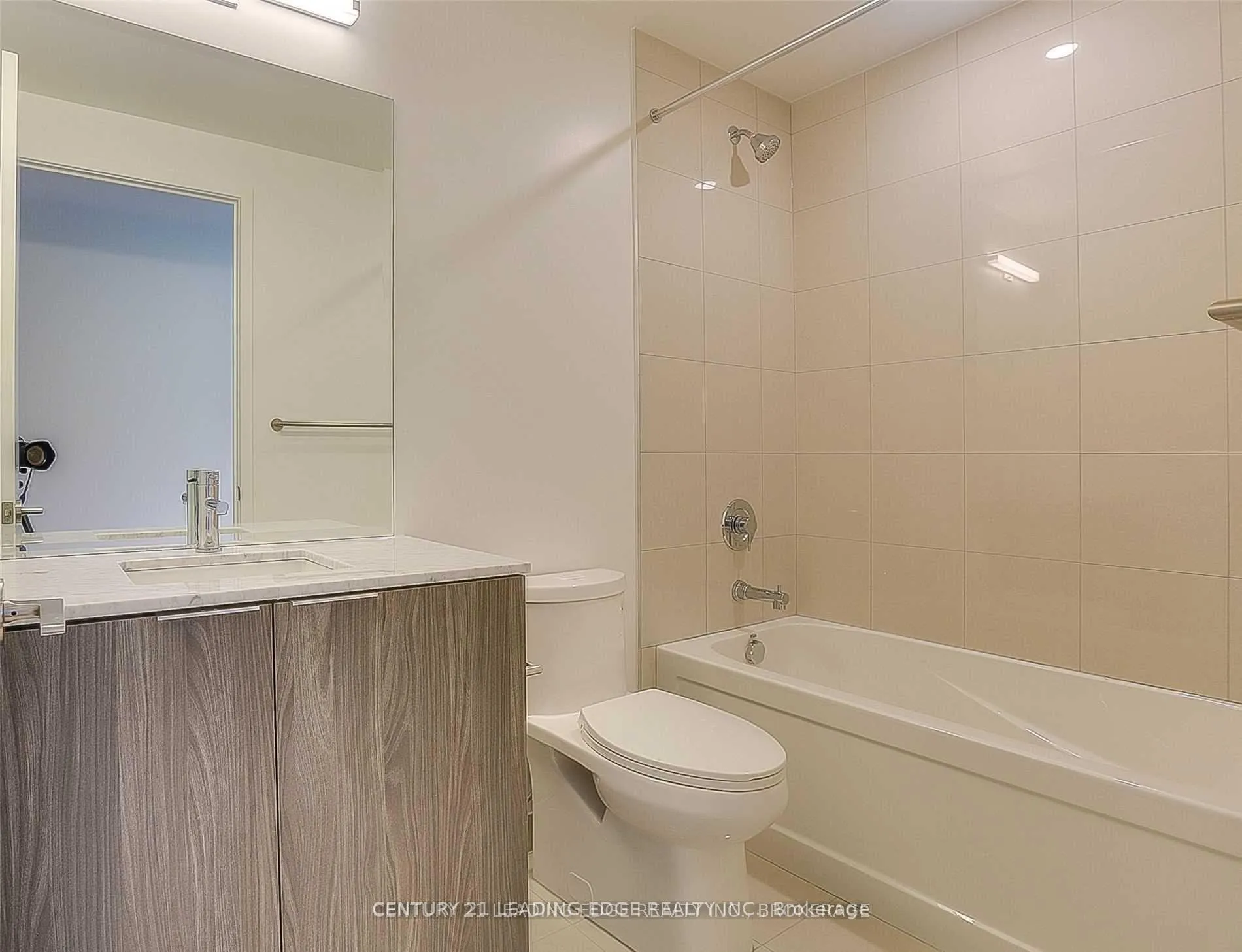 Photo 6 of Unit 207, 15 Queens Quay E, Toronto, Waterfront Communities — HOMEH
