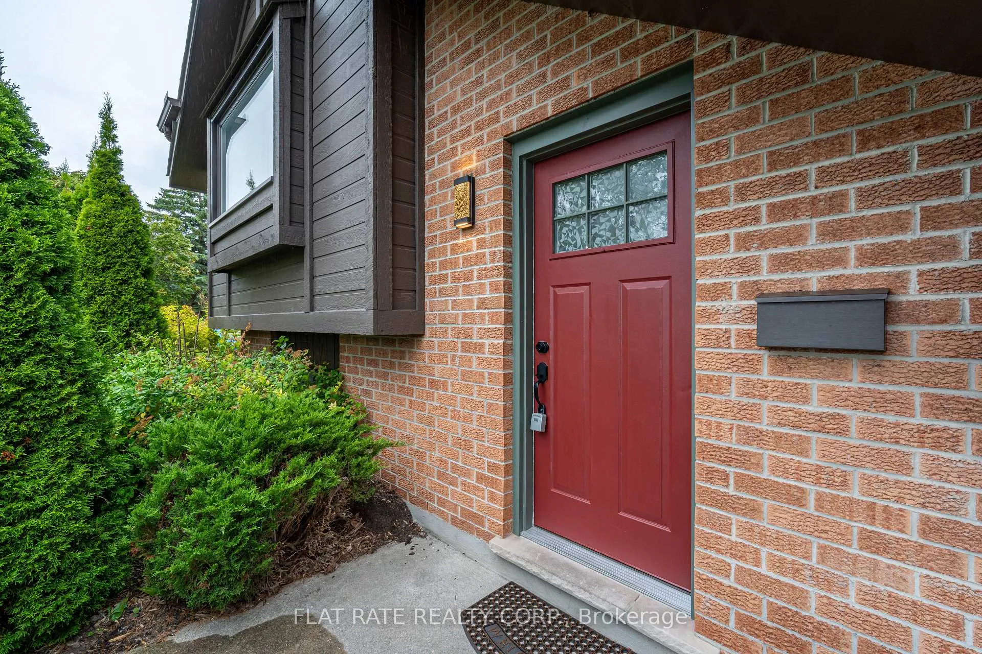 Photo 2 of 2298 Lynhaven Road, Peterborough, Monaghan Ward 2 — HOMEH