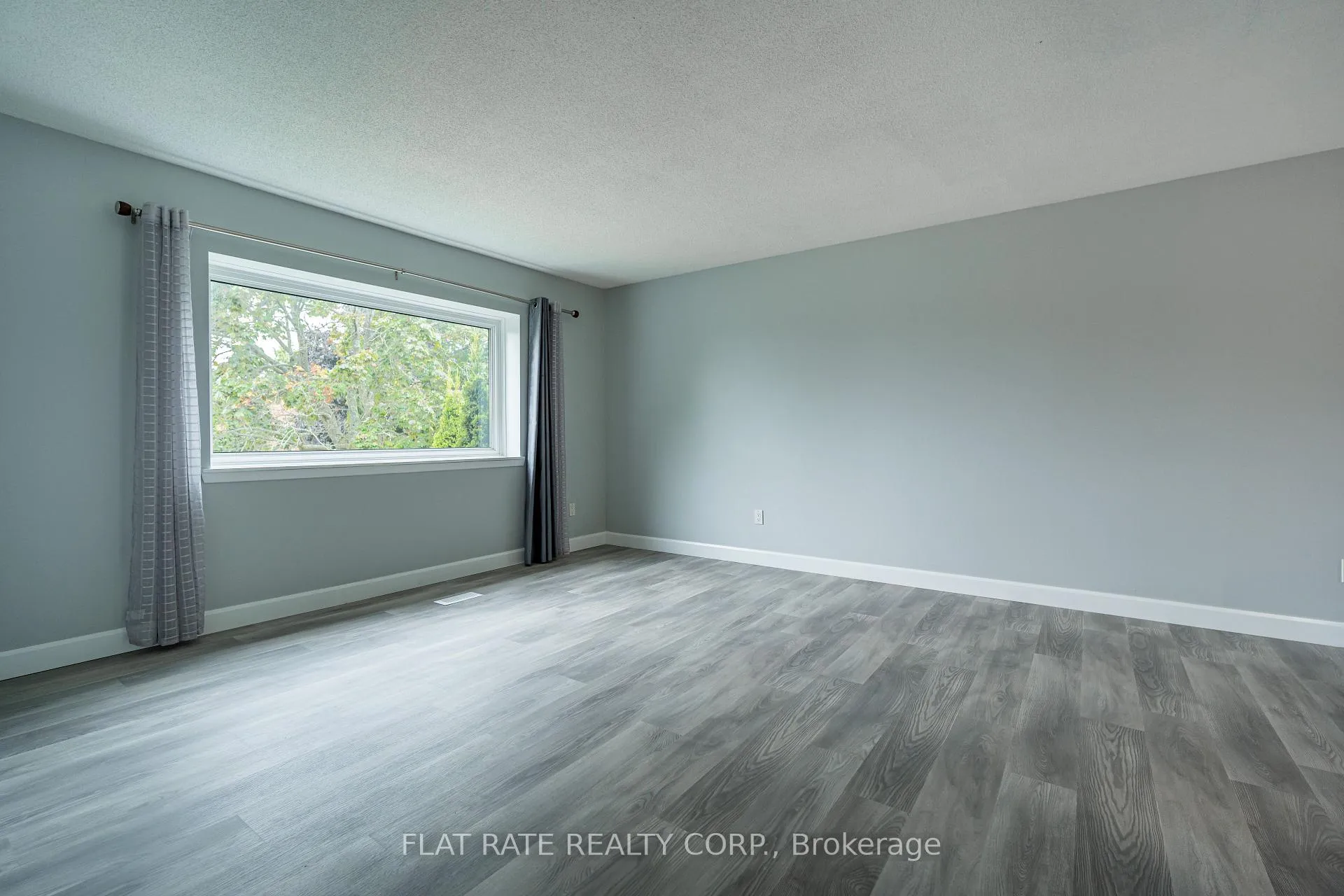 Photo 4 of 2298 Lynhaven Road, Peterborough, Monaghan Ward 2 — HOMEH