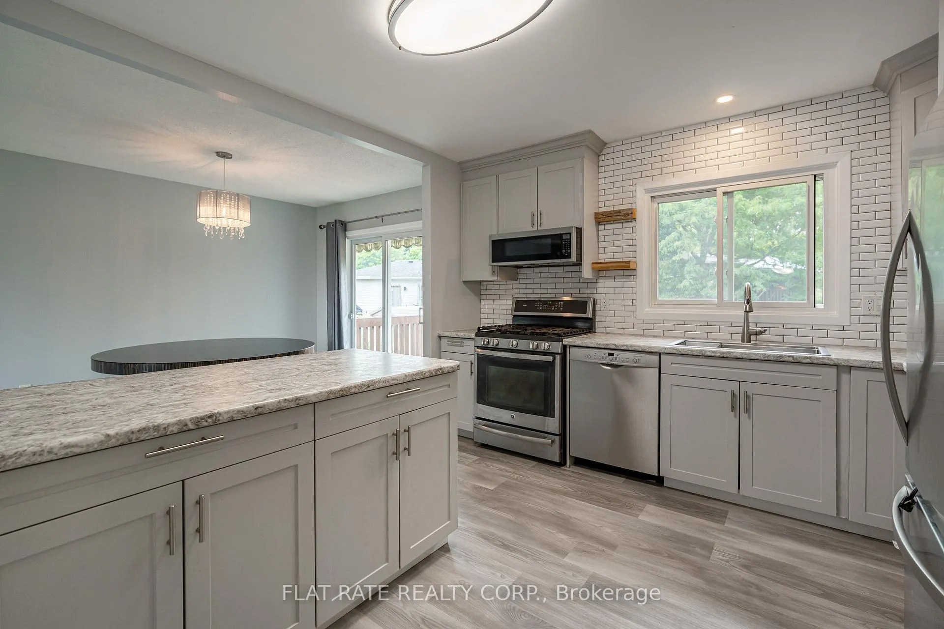 Photo 8 of 2298 Lynhaven Road, Peterborough, Monaghan Ward 2 — HOMEH