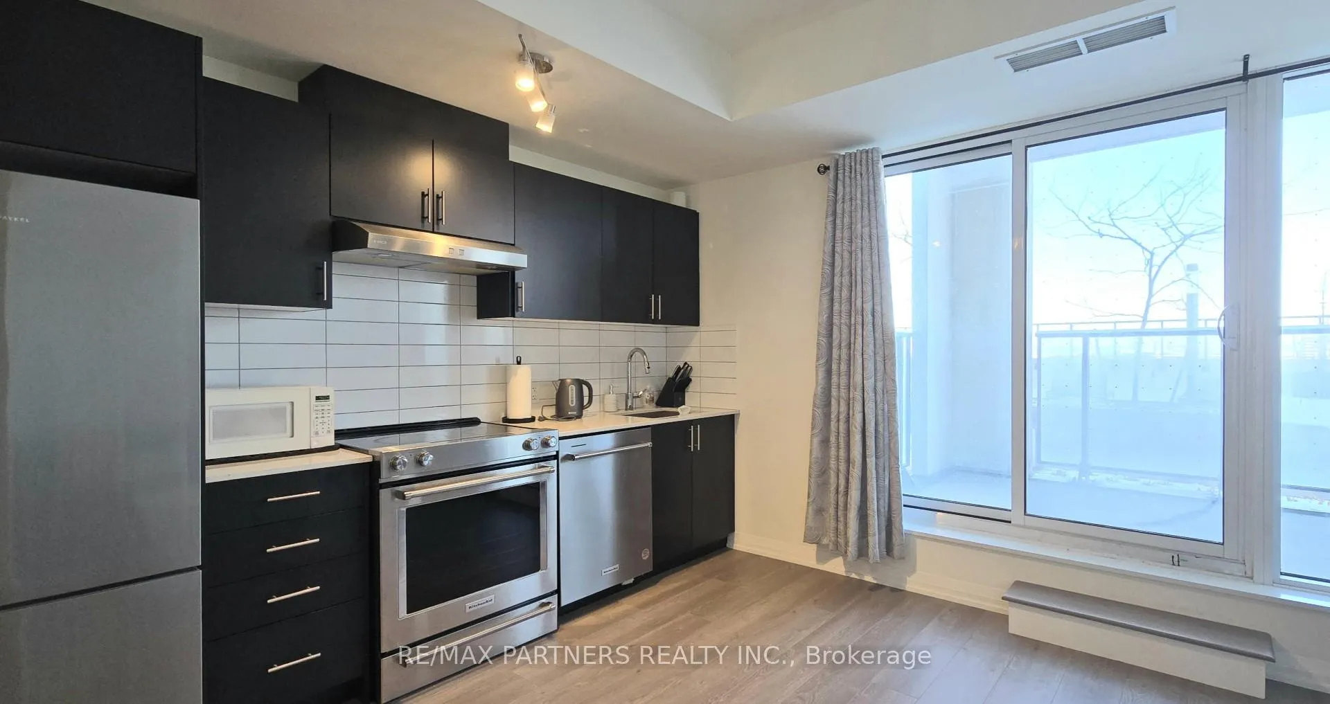 Photo 2 of Unit 810, 9000 Jane Street, Vaughan, Concord — HOMEH