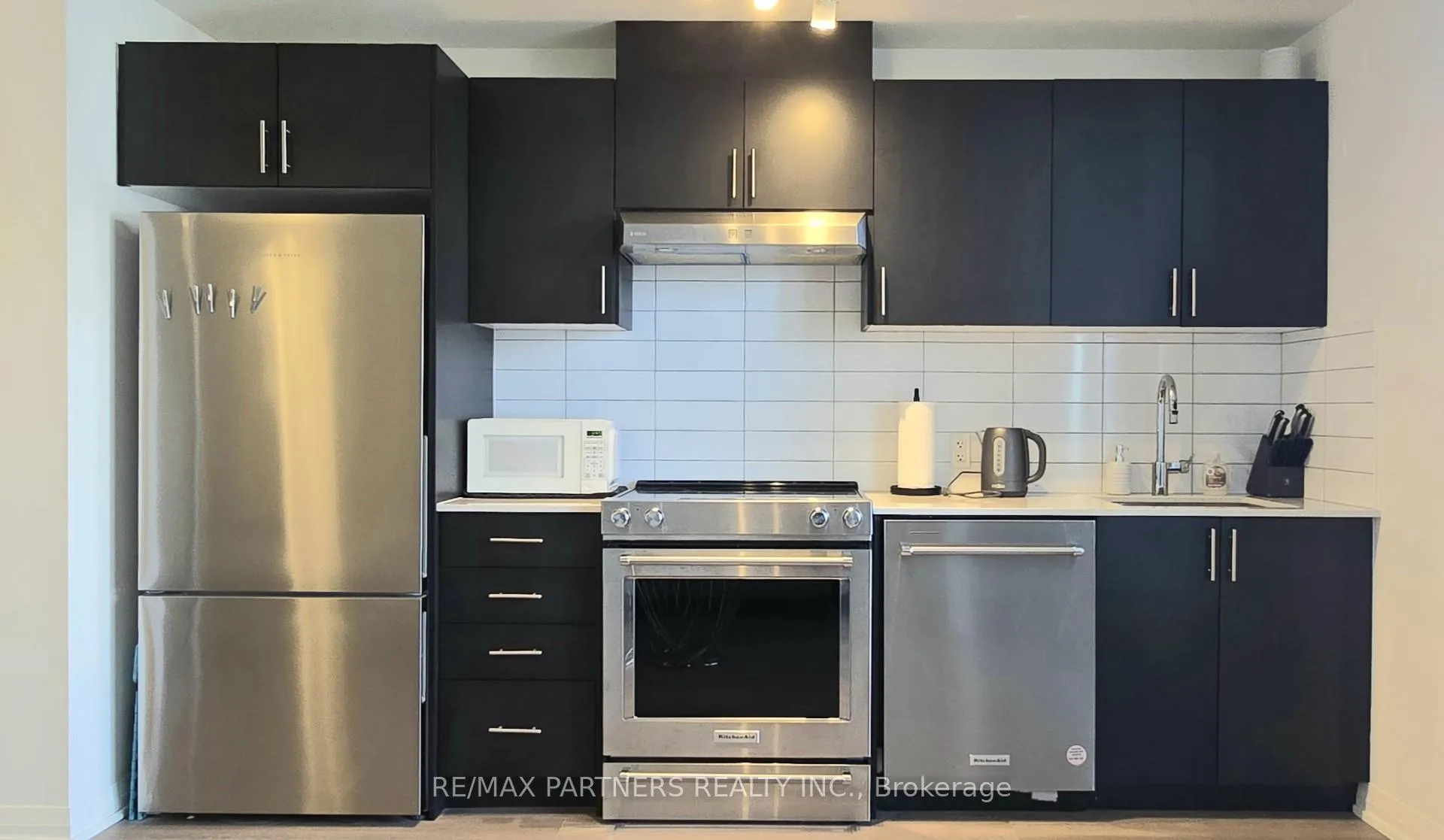 Photo 3 of Unit 810, 9000 Jane Street, Vaughan, Concord — HOMEH