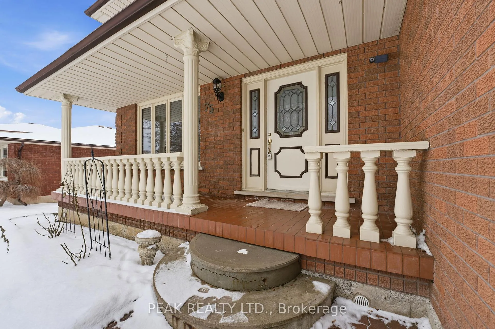 Photo 3 of 75 Ludlow Crescent, Brantford — HOMEH