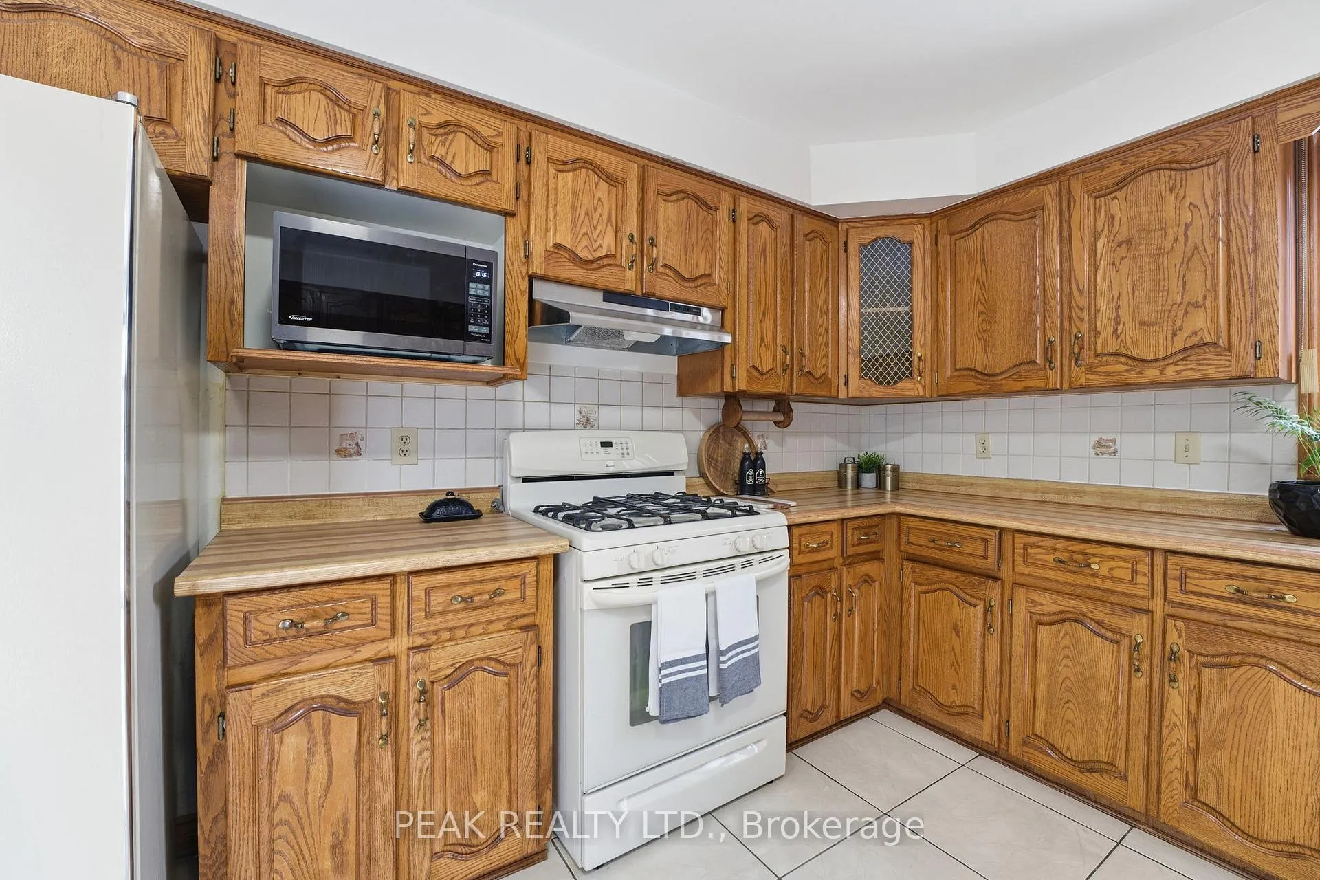 Photo 11 of 75 Ludlow Crescent, Brantford — HOMEH