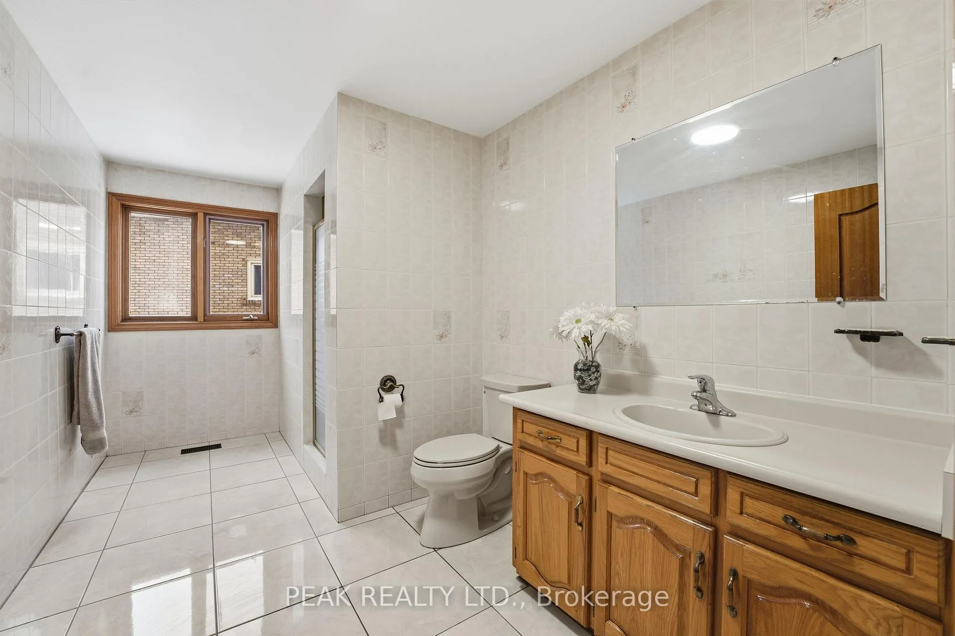 Photo 16 of 75 Ludlow Crescent, Brantford — HOMEH