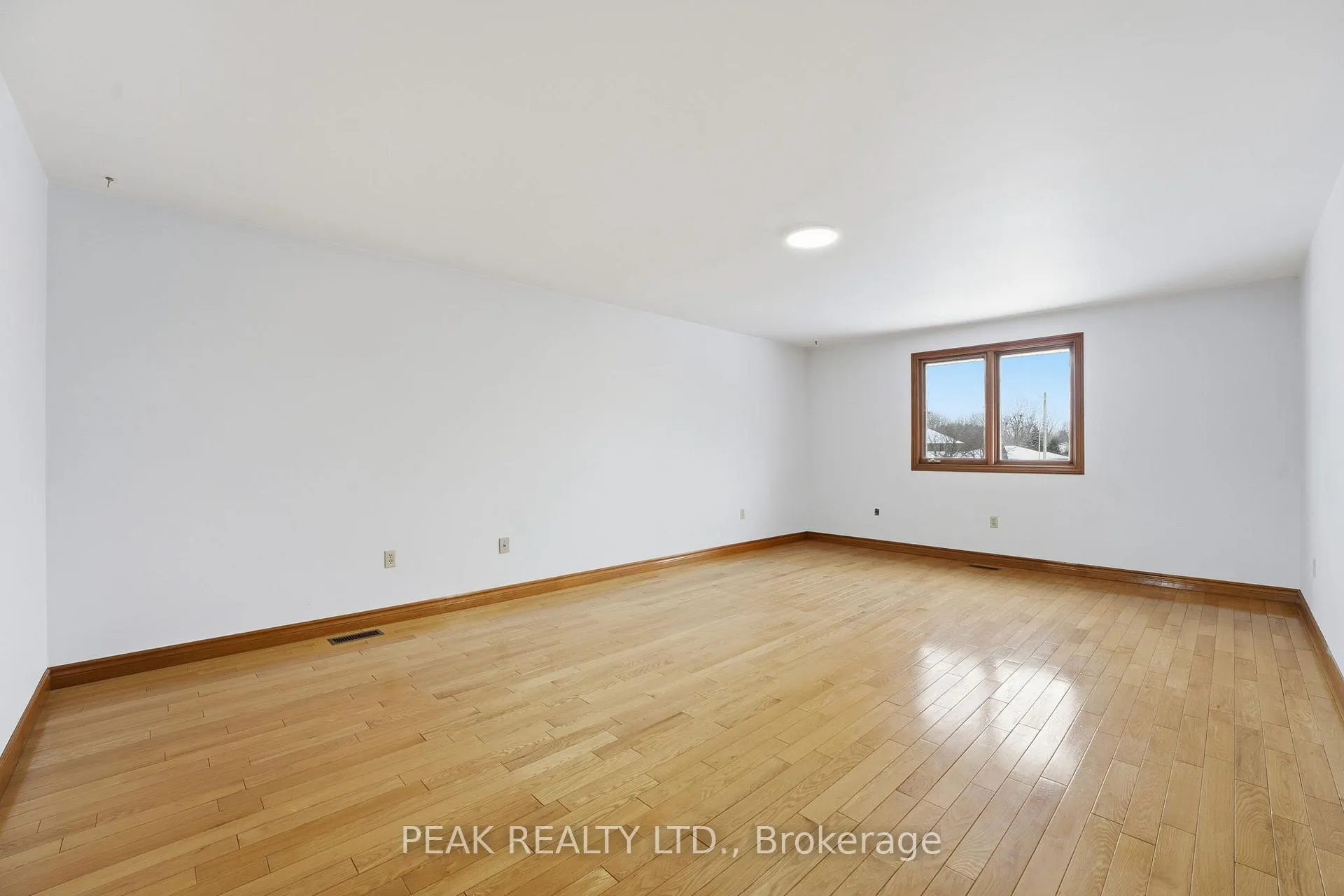 Photo 25 of 75 Ludlow Crescent, Brantford — HOMEH