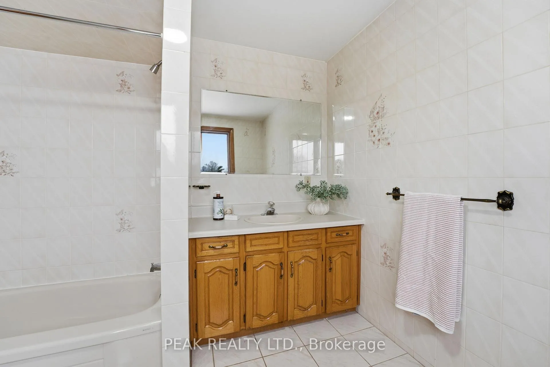 Photo 29 of 75 Ludlow Crescent, Brantford — HOMEH