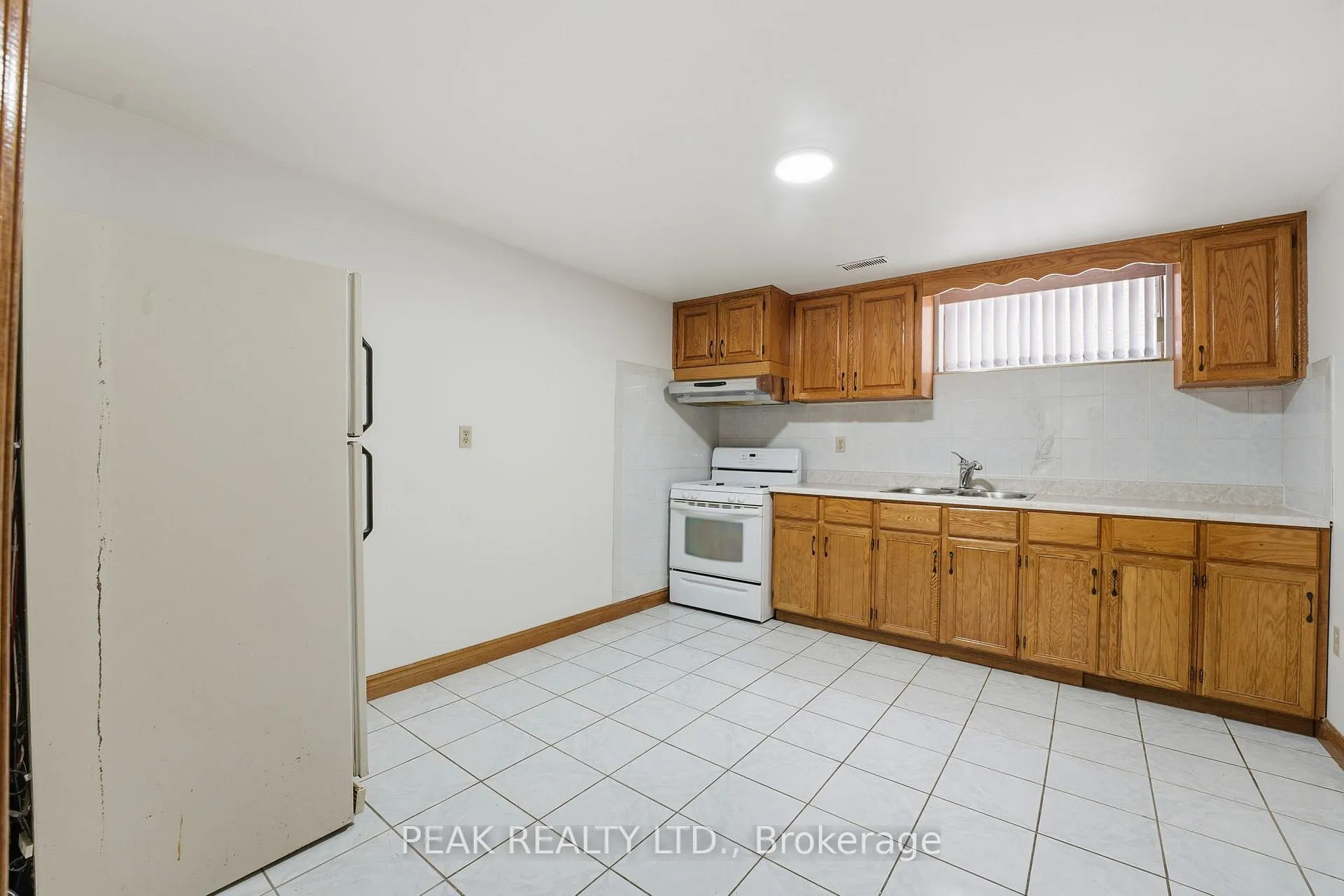Photo 33 of 75 Ludlow Crescent, Brantford — HOMEH
