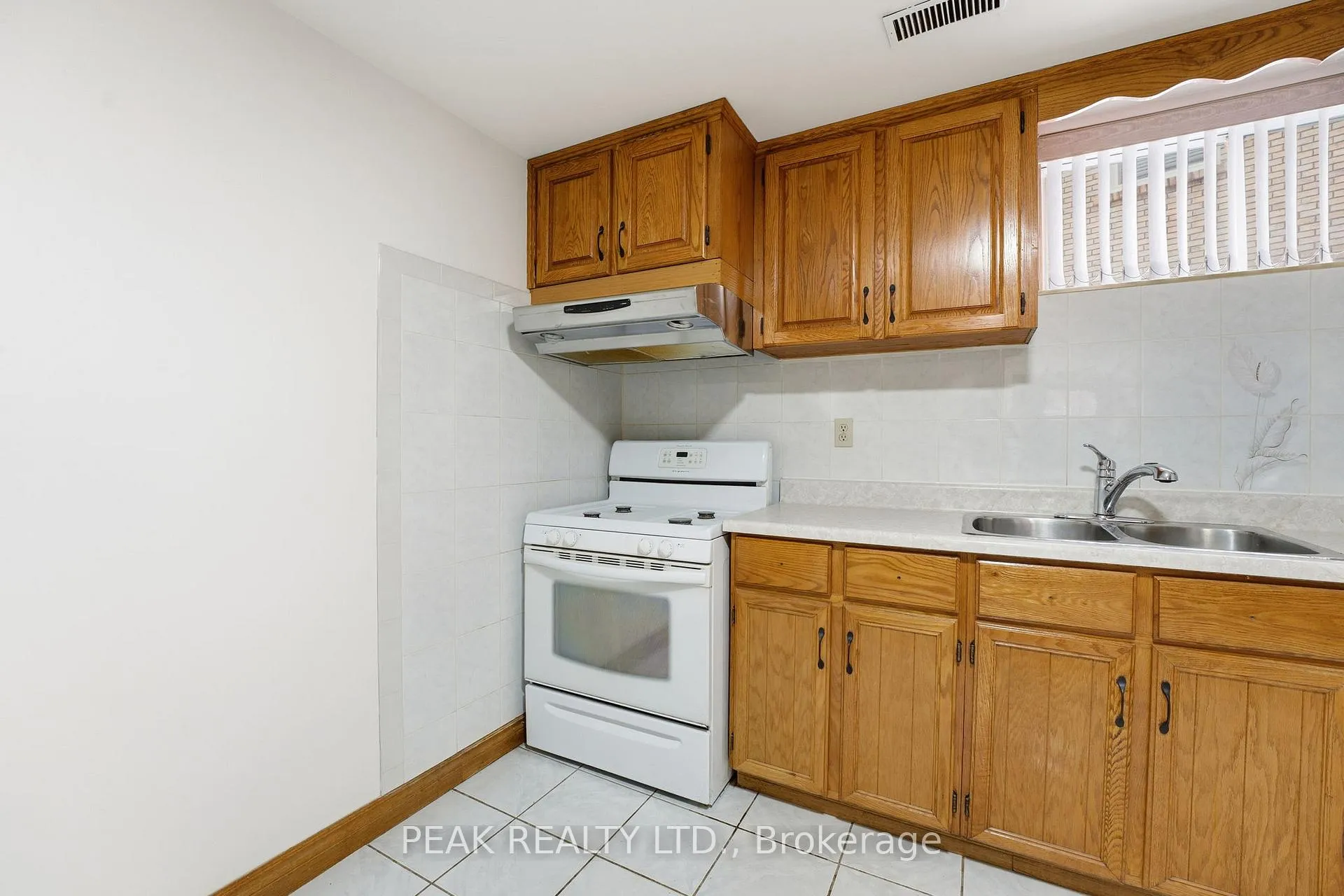 Photo 34 of 75 Ludlow Crescent, Brantford — HOMEH