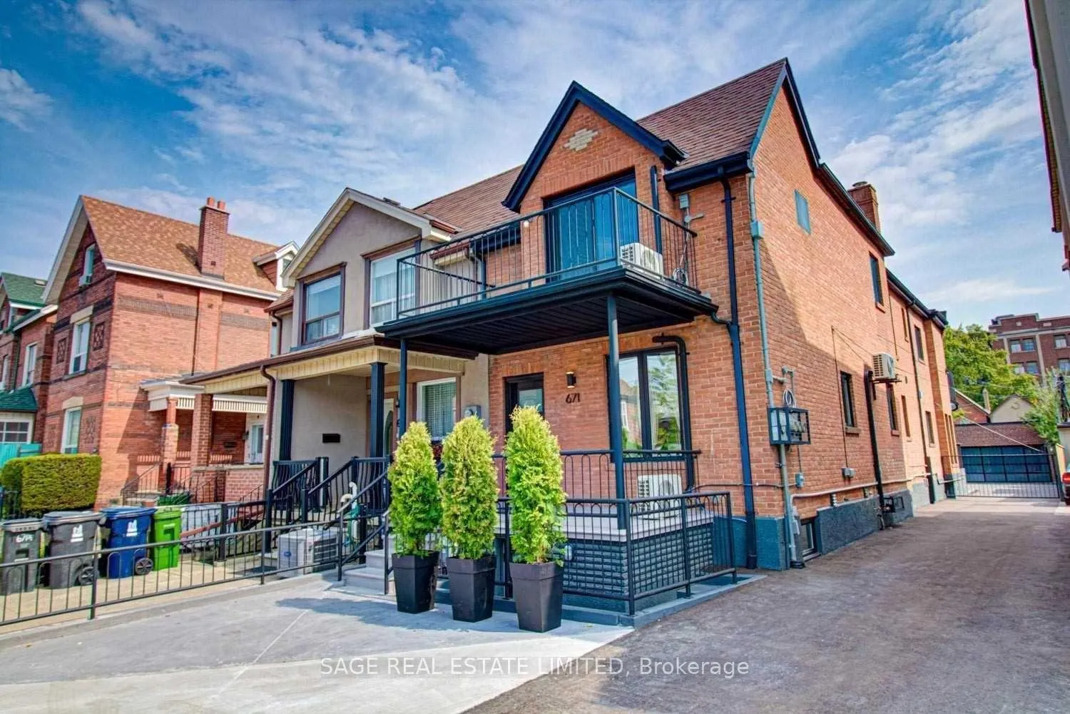 Front of Unit Main, 671 Dufferin Street