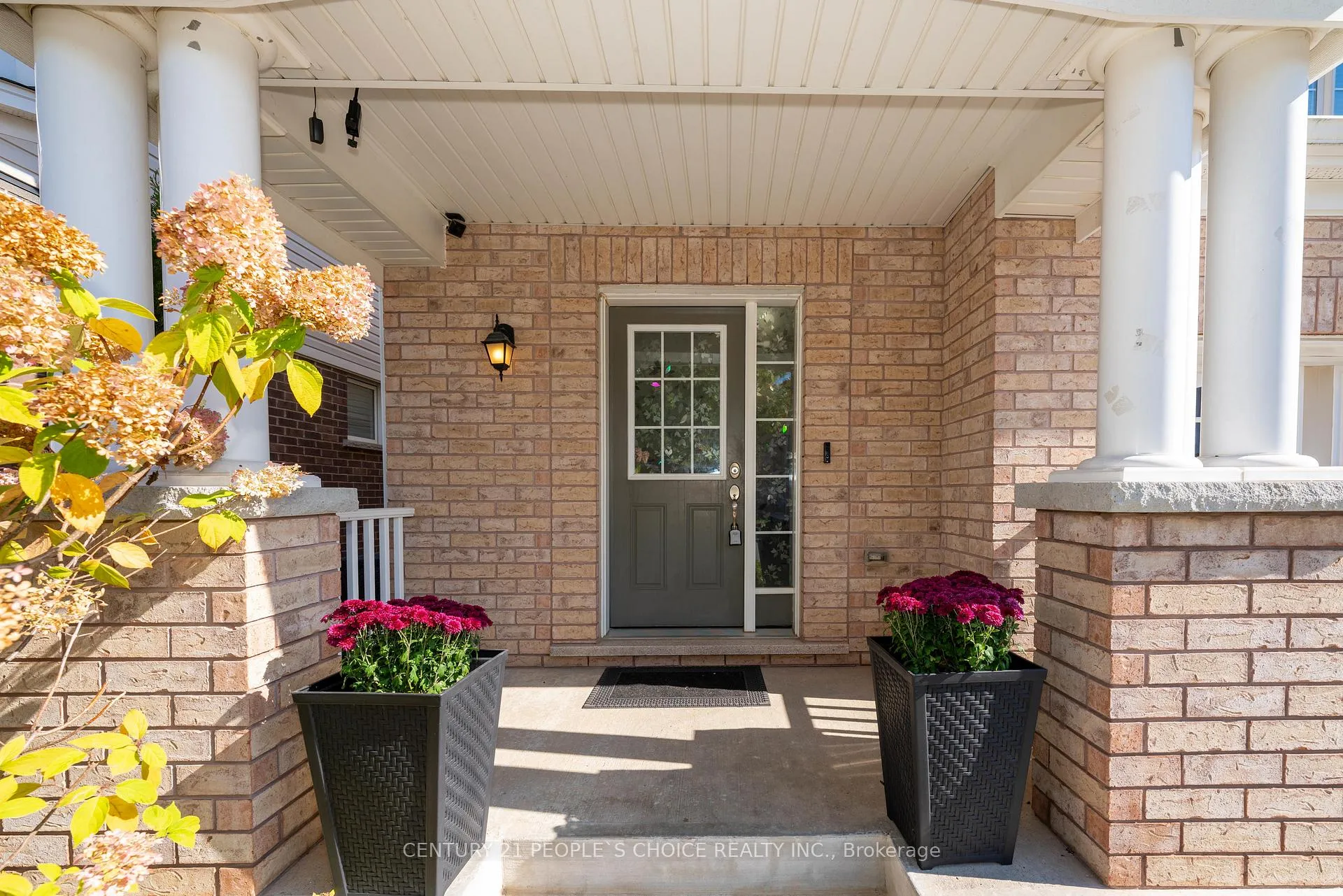 Photo 4 of 335 Falling Green Crescent, Kitchener, Rosenburg — HOMEH