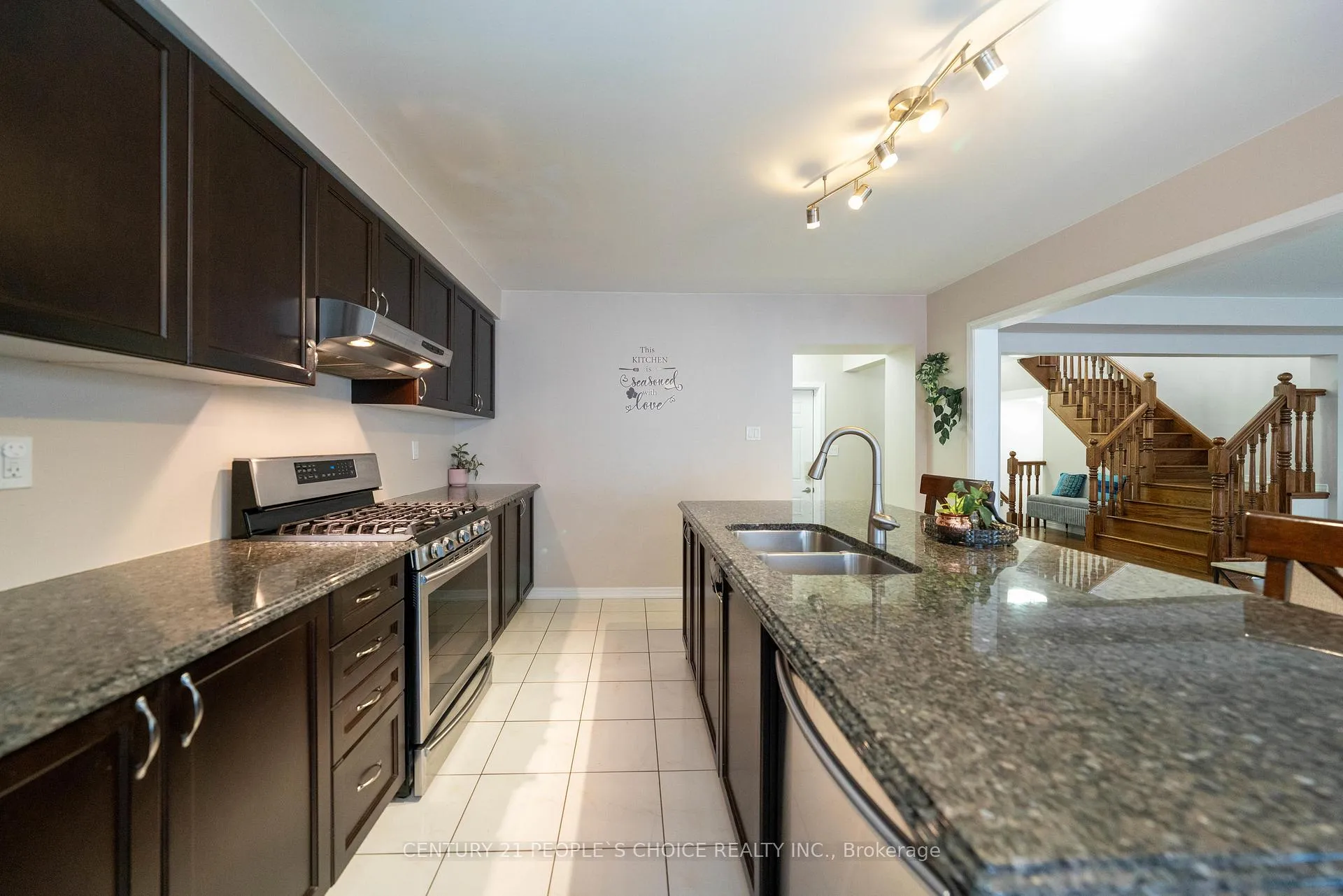 Photo 14 of 335 Falling Green Crescent, Kitchener, Rosenburg — HOMEH