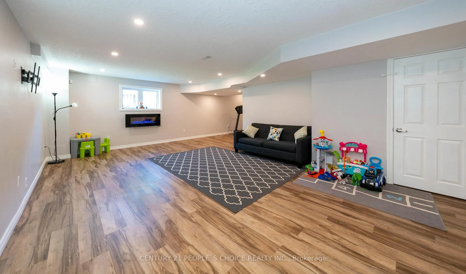 Photo 40 of 335 Falling Green Crescent, Kitchener, Rosenburg — HOMEH