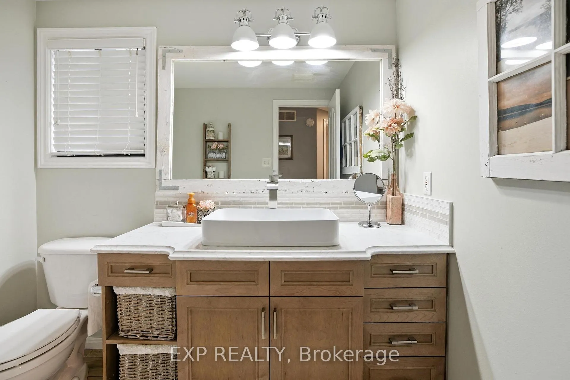 Photo 15 of 733 Breakwater Crescent, Waterloo — HOMEH
