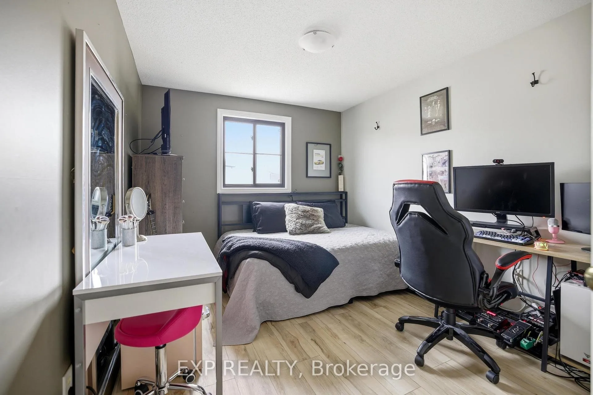 Photo 22 of 733 Breakwater Crescent, Waterloo — HOMEH