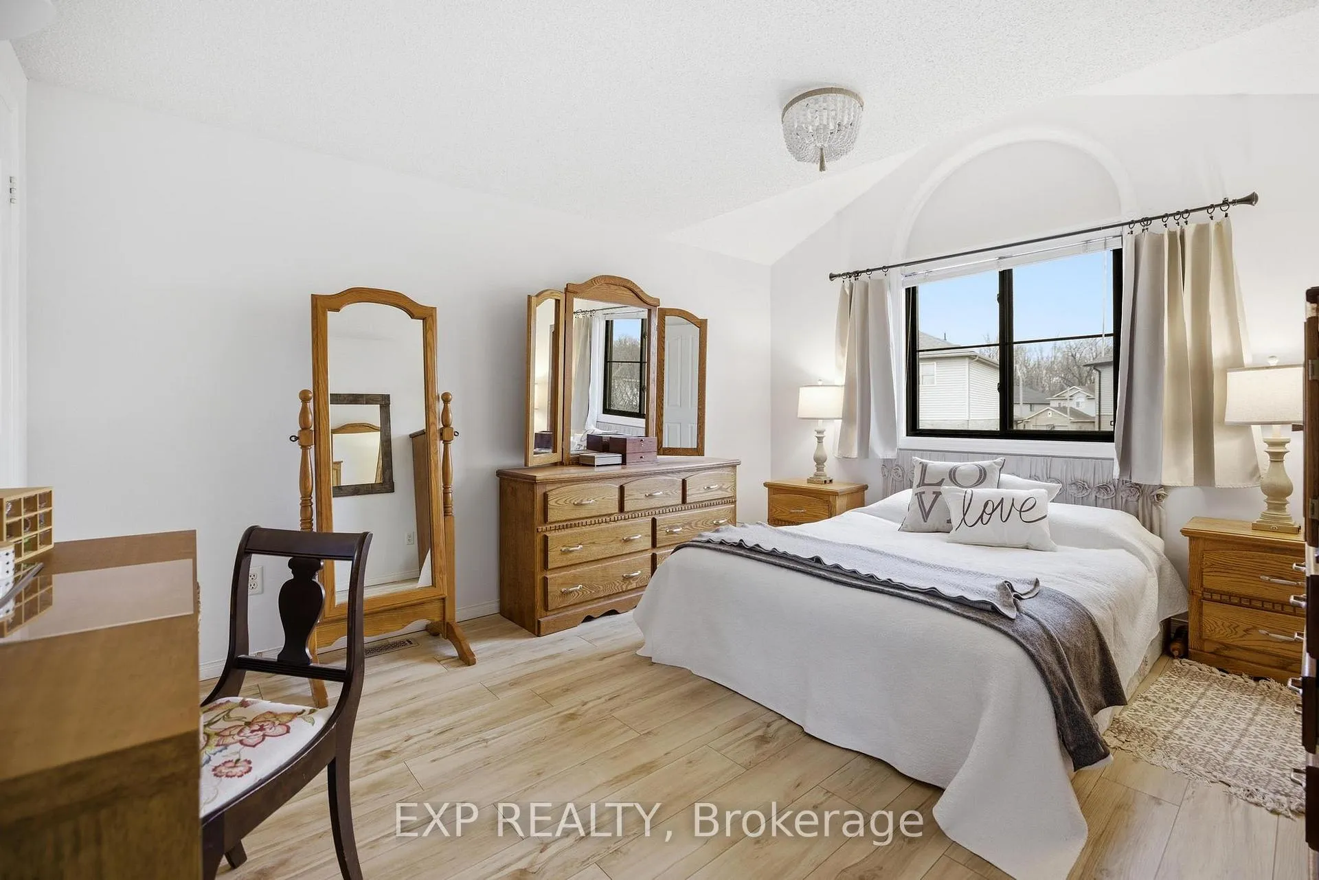 Photo 23 of 733 Breakwater Crescent, Waterloo — HOMEH