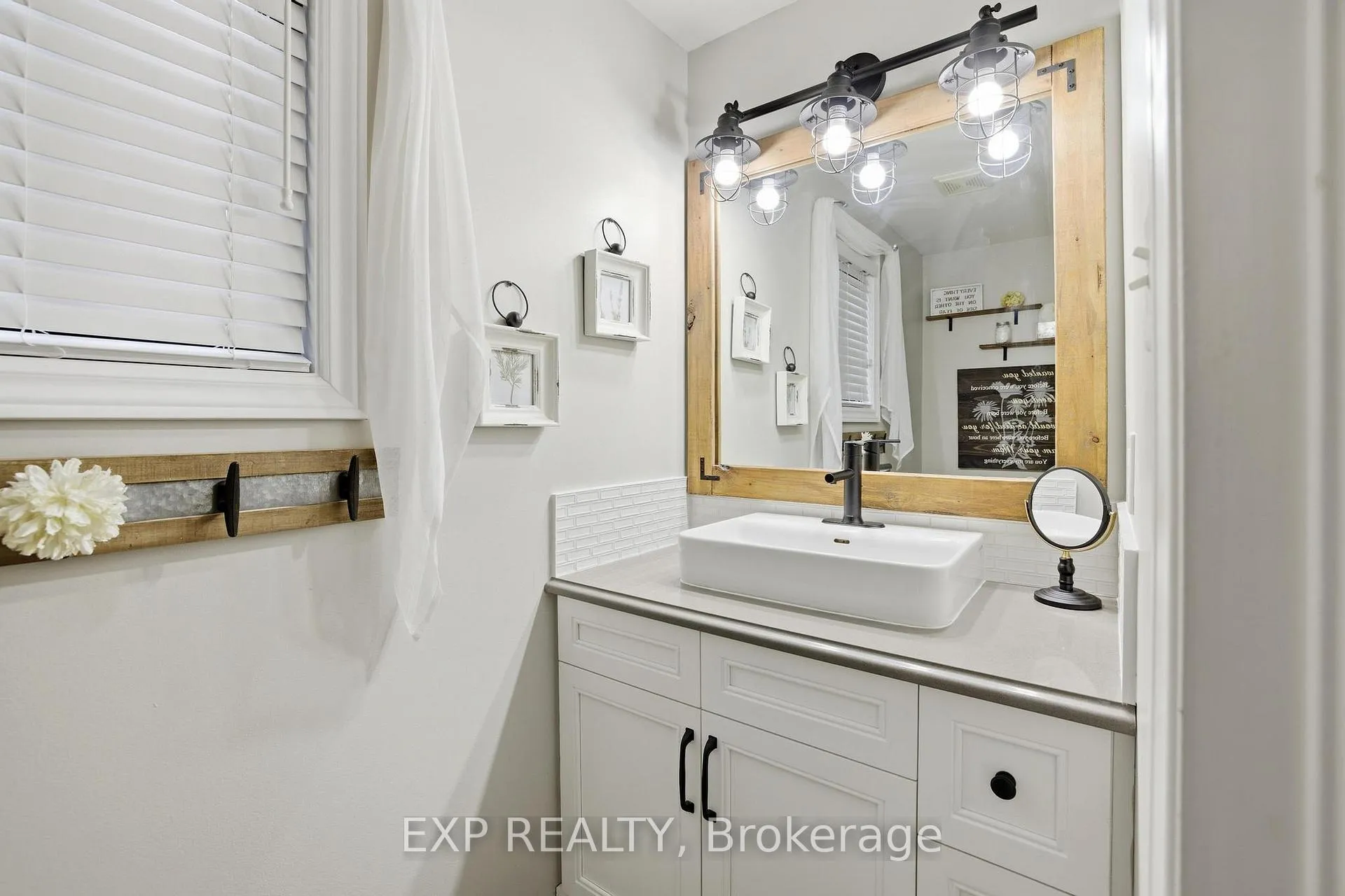 Photo 24 of 733 Breakwater Crescent, Waterloo — HOMEH