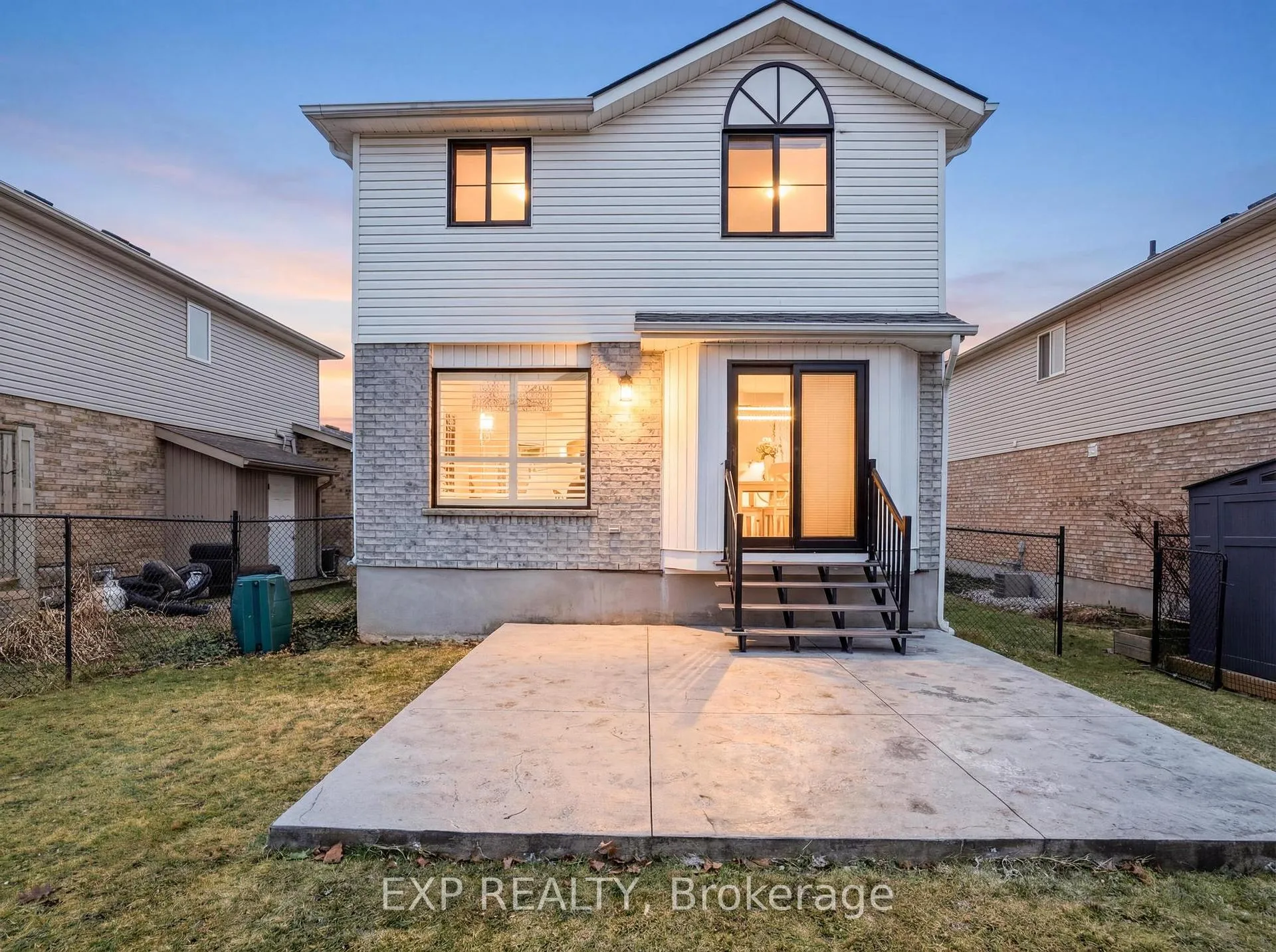Photo 29 of 733 Breakwater Crescent, Waterloo — HOMEH