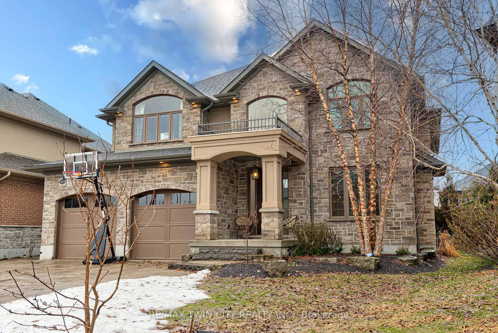 Photo 3 of 819 Copper Ridge Drive S, Waterloo, Eastbridge — HOMEH