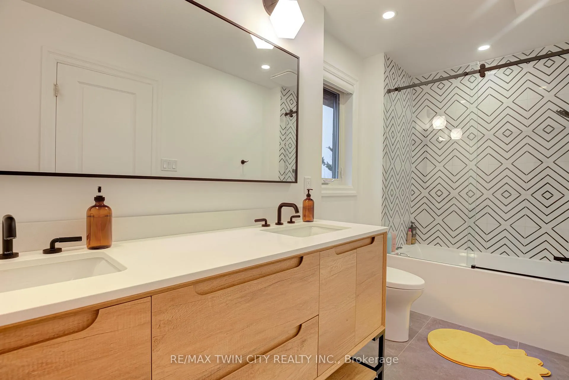 Photo 28 of 819 Copper Ridge Drive S, Waterloo, Eastbridge — HOMEH