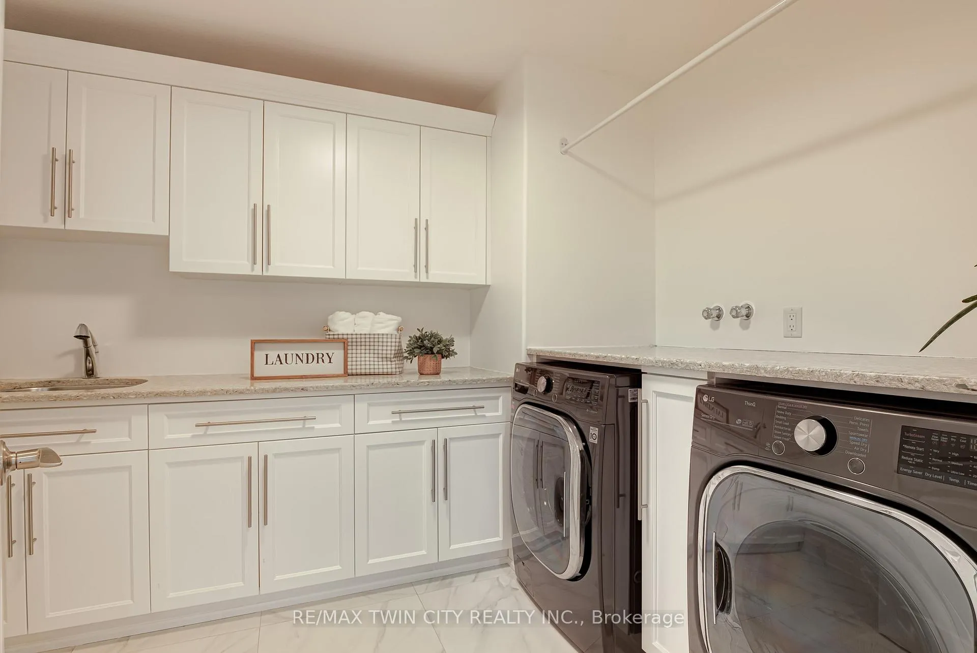 Photo 29 of 819 Copper Ridge Drive S, Waterloo, Eastbridge — HOMEH
