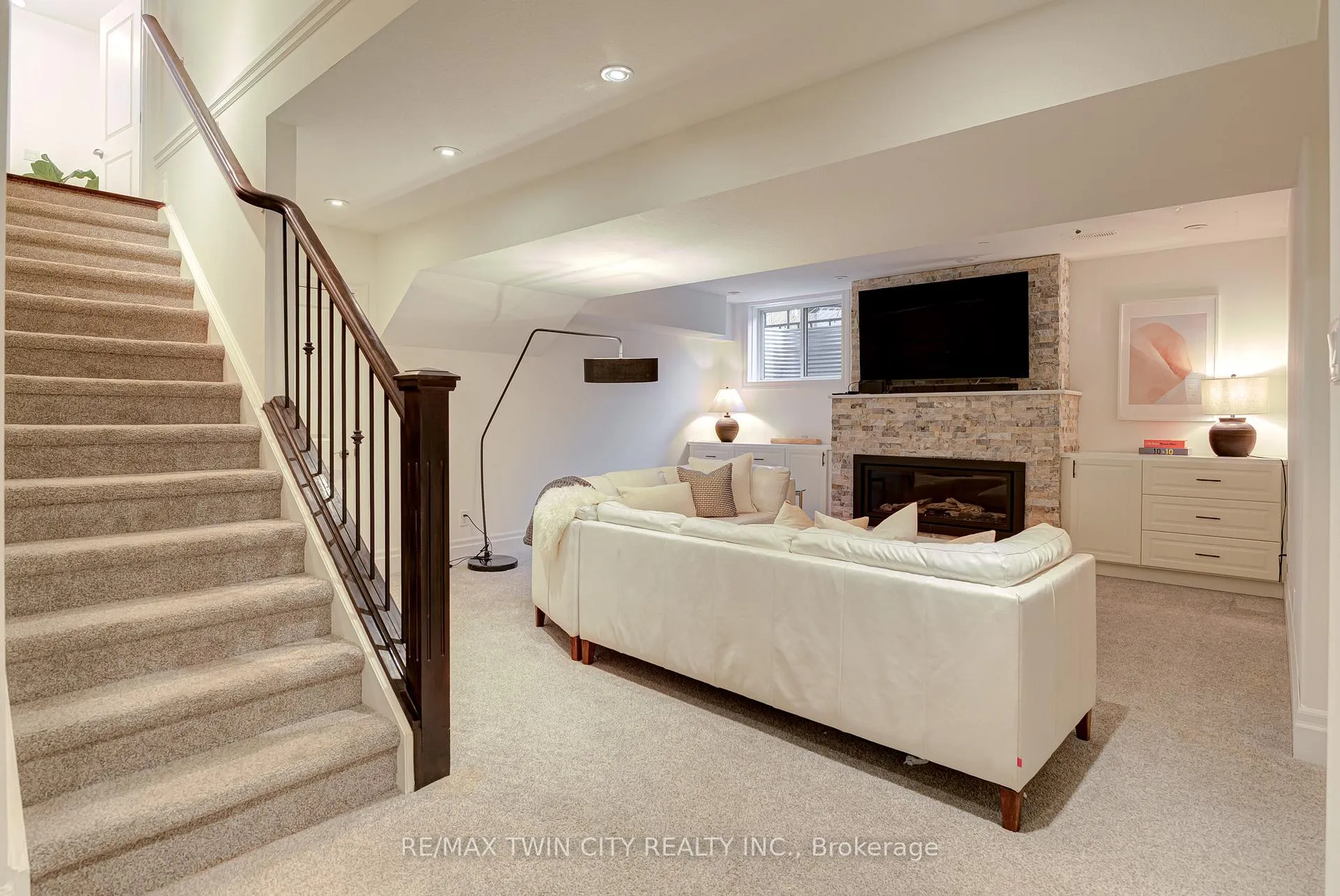 Photo 30 of 819 Copper Ridge Drive S, Waterloo, Eastbridge — HOMEH