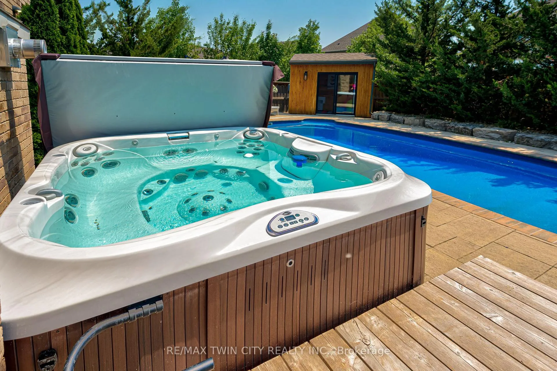 Photo 41 of 819 Copper Ridge Drive S, Waterloo, Eastbridge — HOMEH
