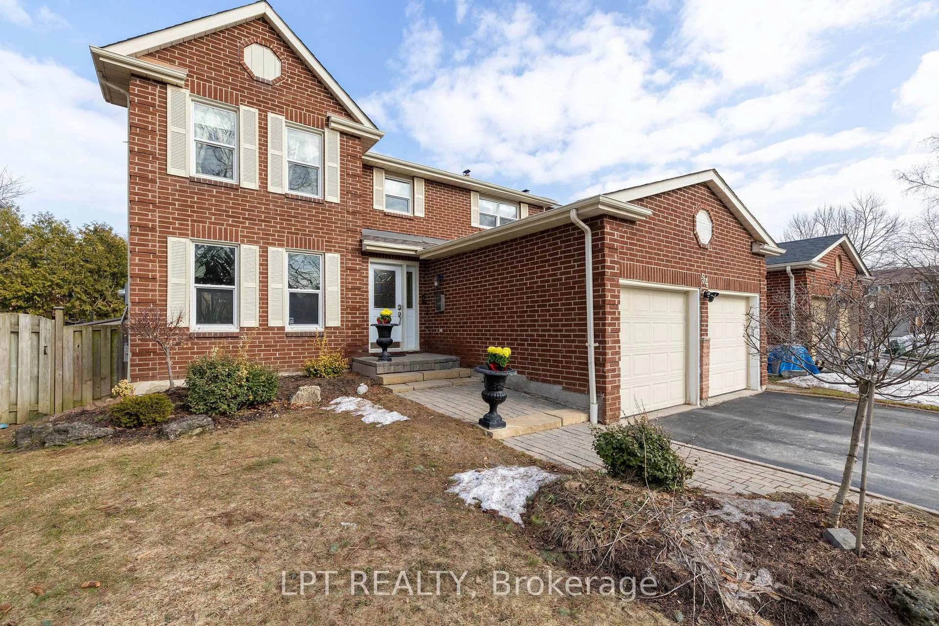 Photo 2 of 54 Meyer Circle, Markham, Markham Village — HOMEH