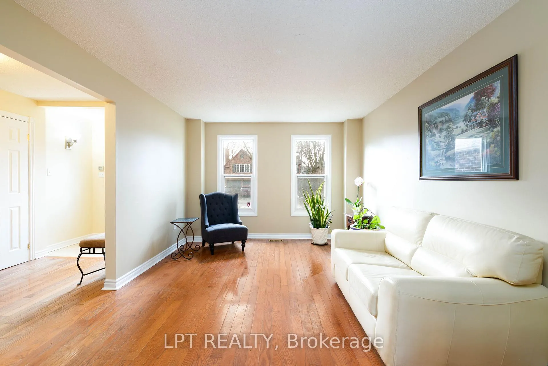 Photo 5 of 54 Meyer Circle, Markham, Markham Village — HOMEH