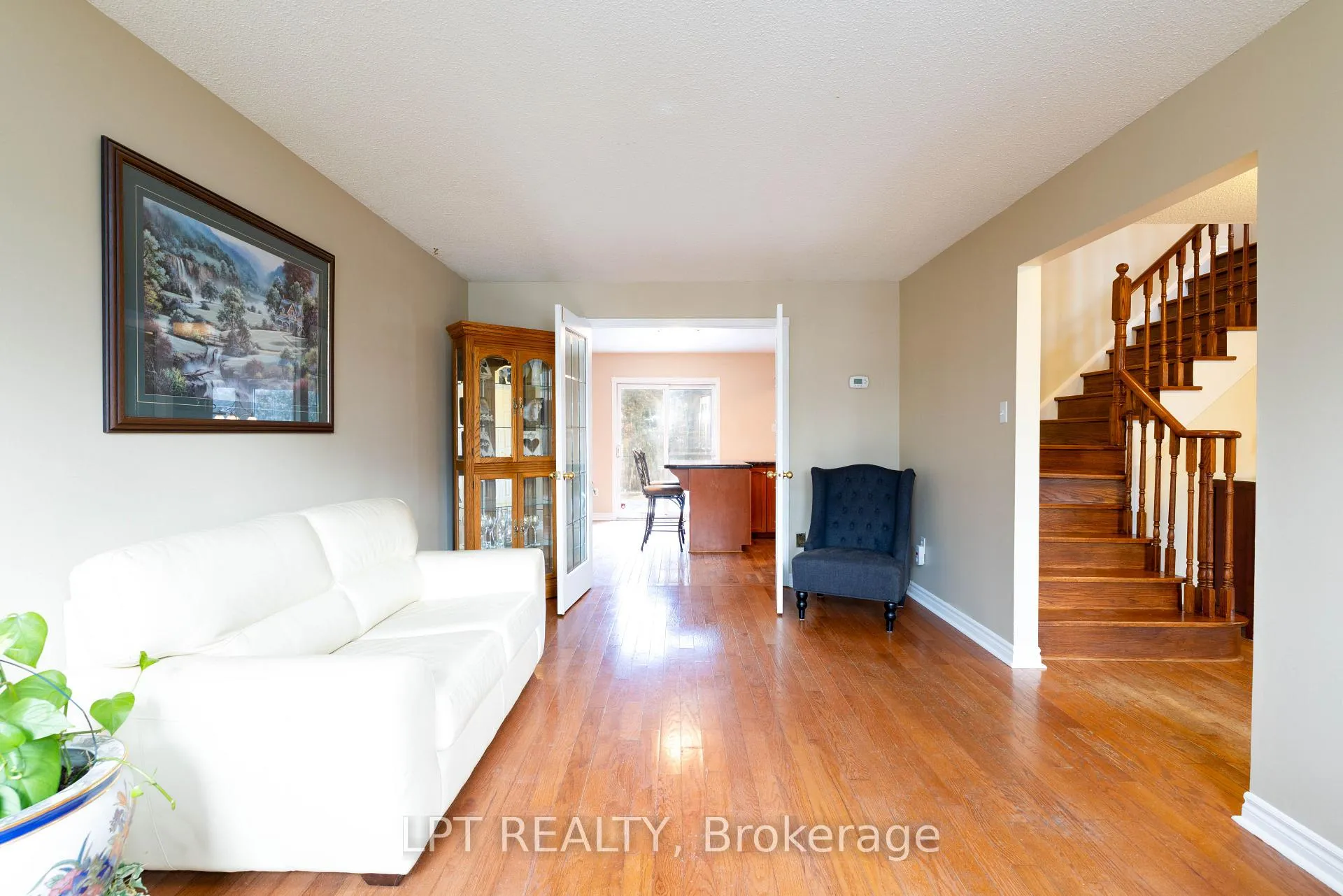 Photo 6 of 54 Meyer Circle, Markham, Markham Village — HOMEH