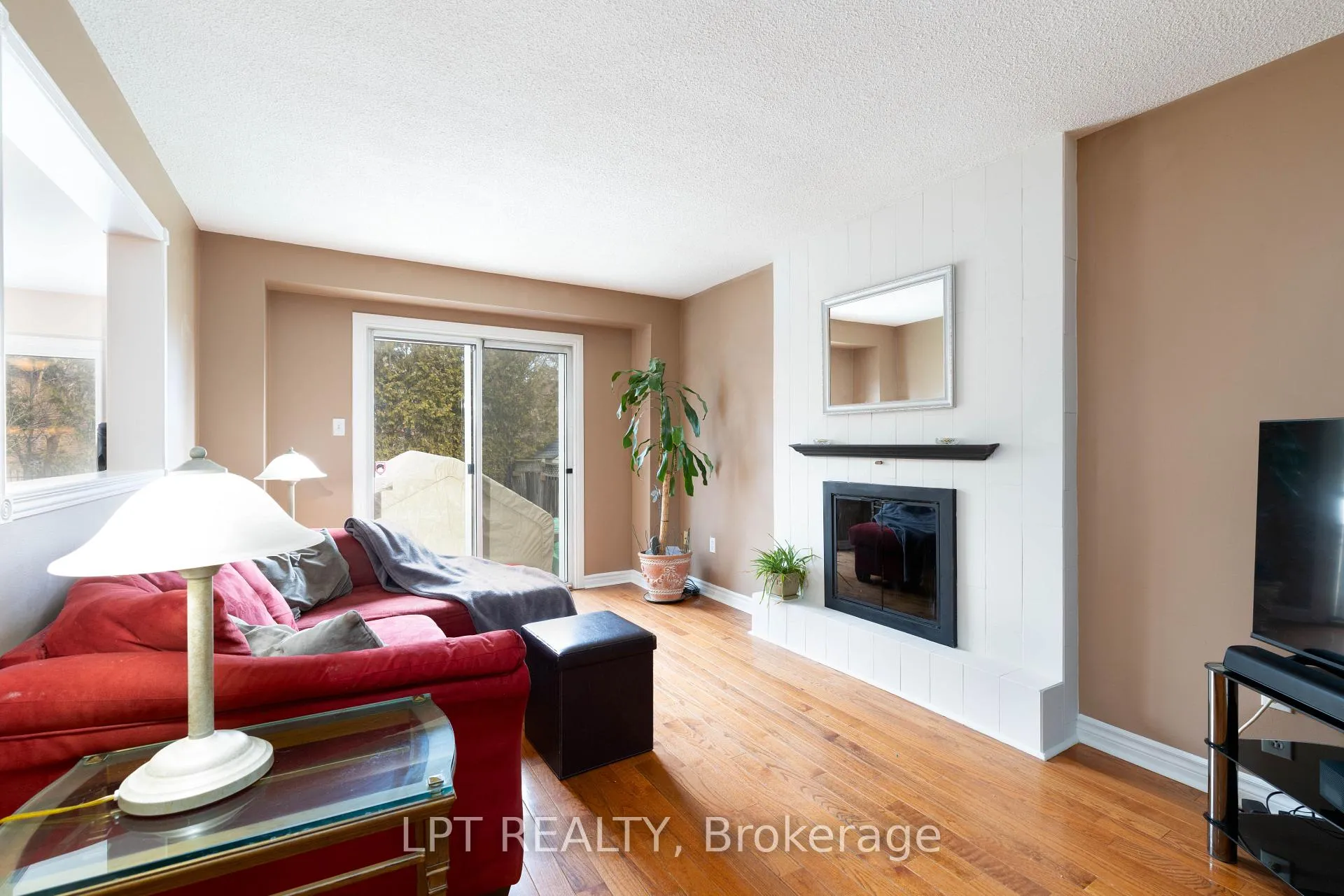 Photo 7 of 54 Meyer Circle, Markham, Markham Village — HOMEH
