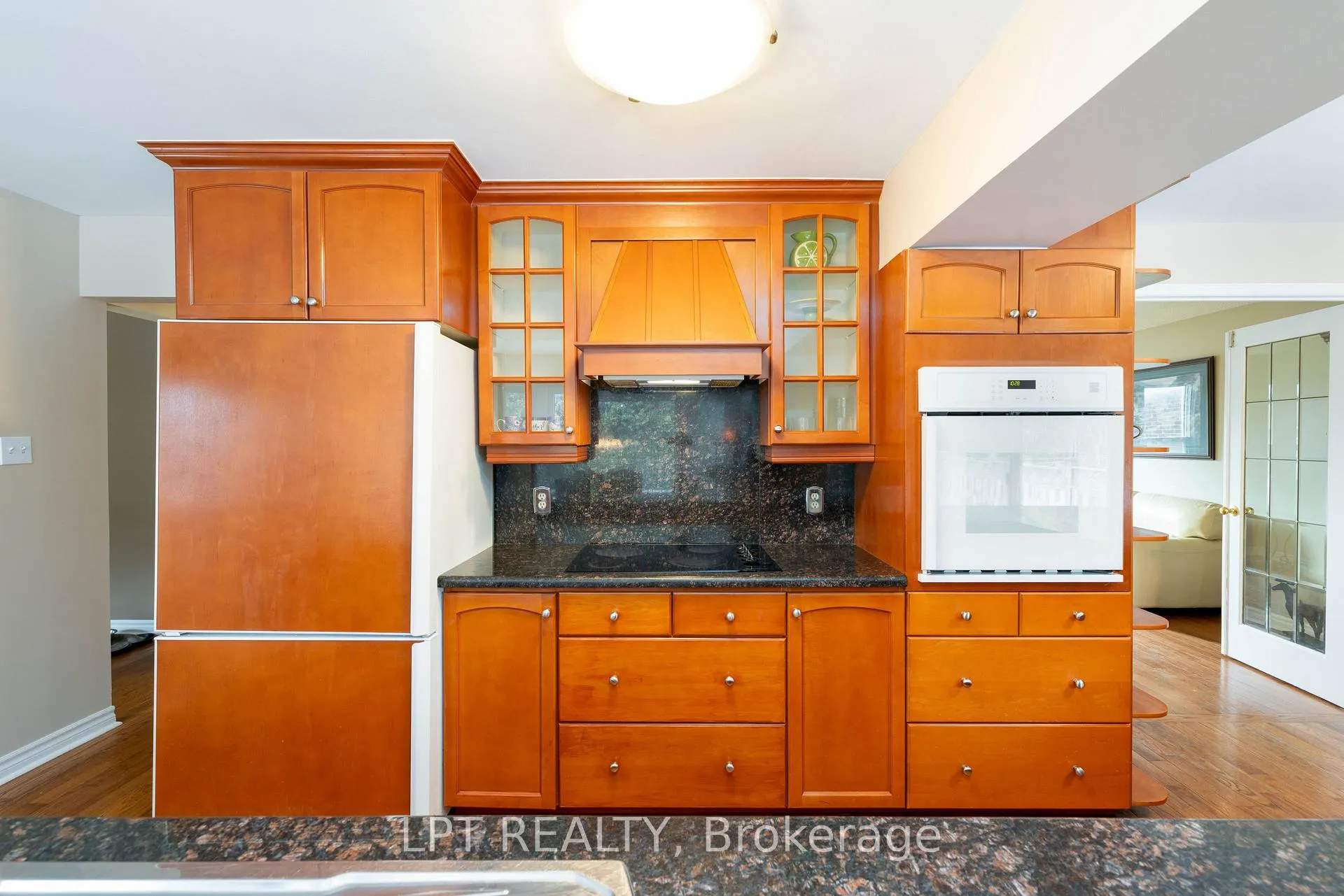 Photo 11 of 54 Meyer Circle, Markham, Markham Village — HOMEH