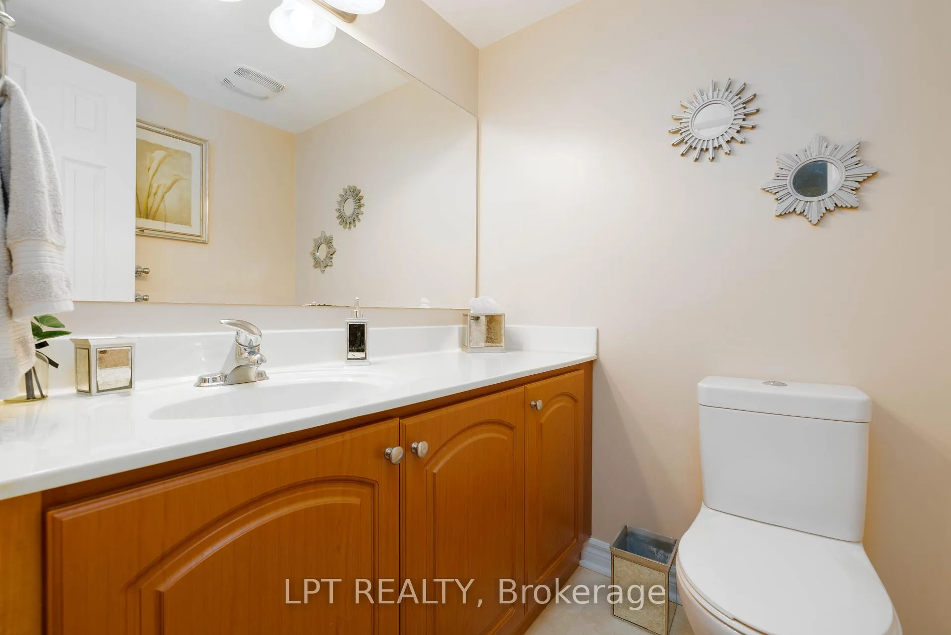 Photo 13 of 54 Meyer Circle, Markham, Markham Village — HOMEH