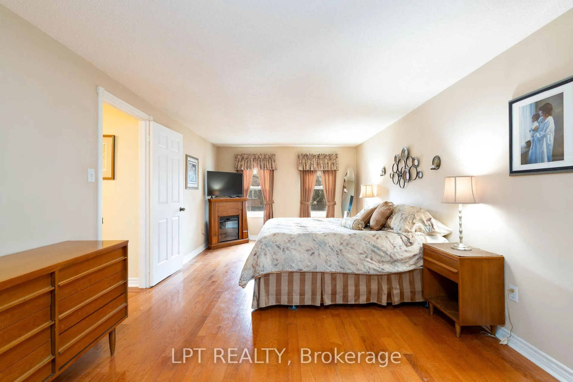 Photo 15 of 54 Meyer Circle, Markham, Markham Village — HOMEH