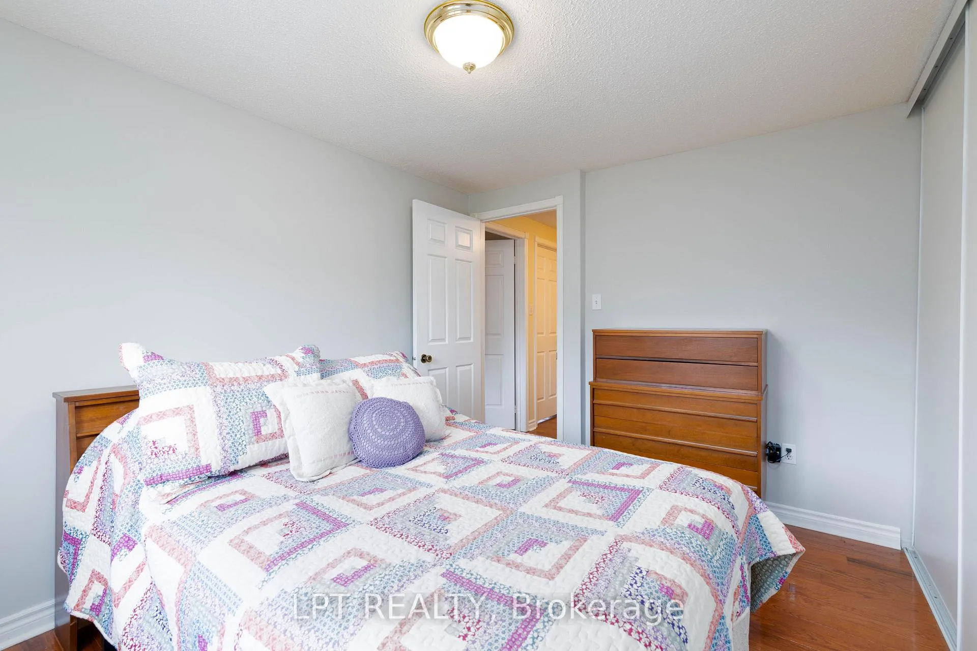 Photo 19 of 54 Meyer Circle, Markham, Markham Village — HOMEH