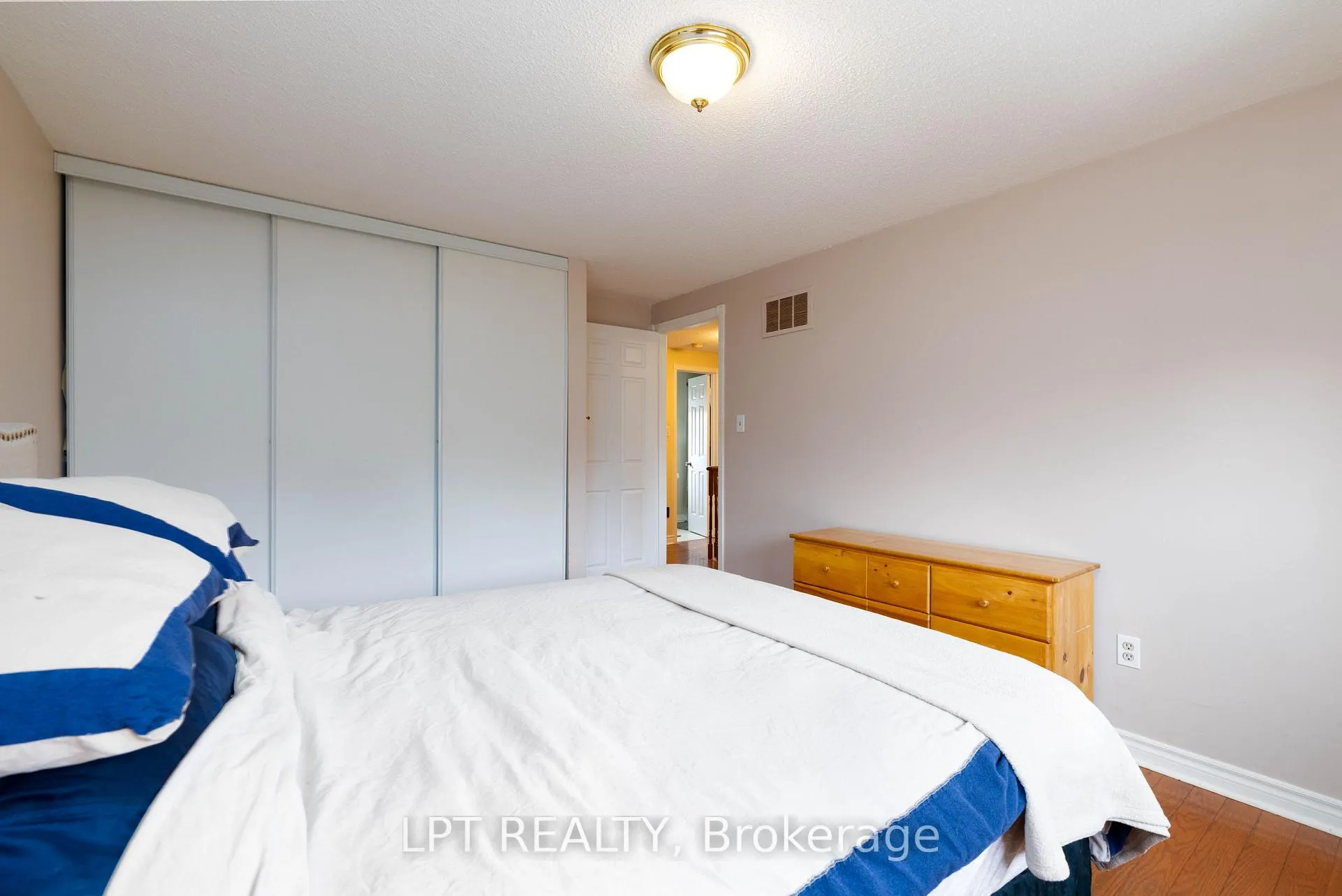Photo 21 of 54 Meyer Circle, Markham, Markham Village — HOMEH