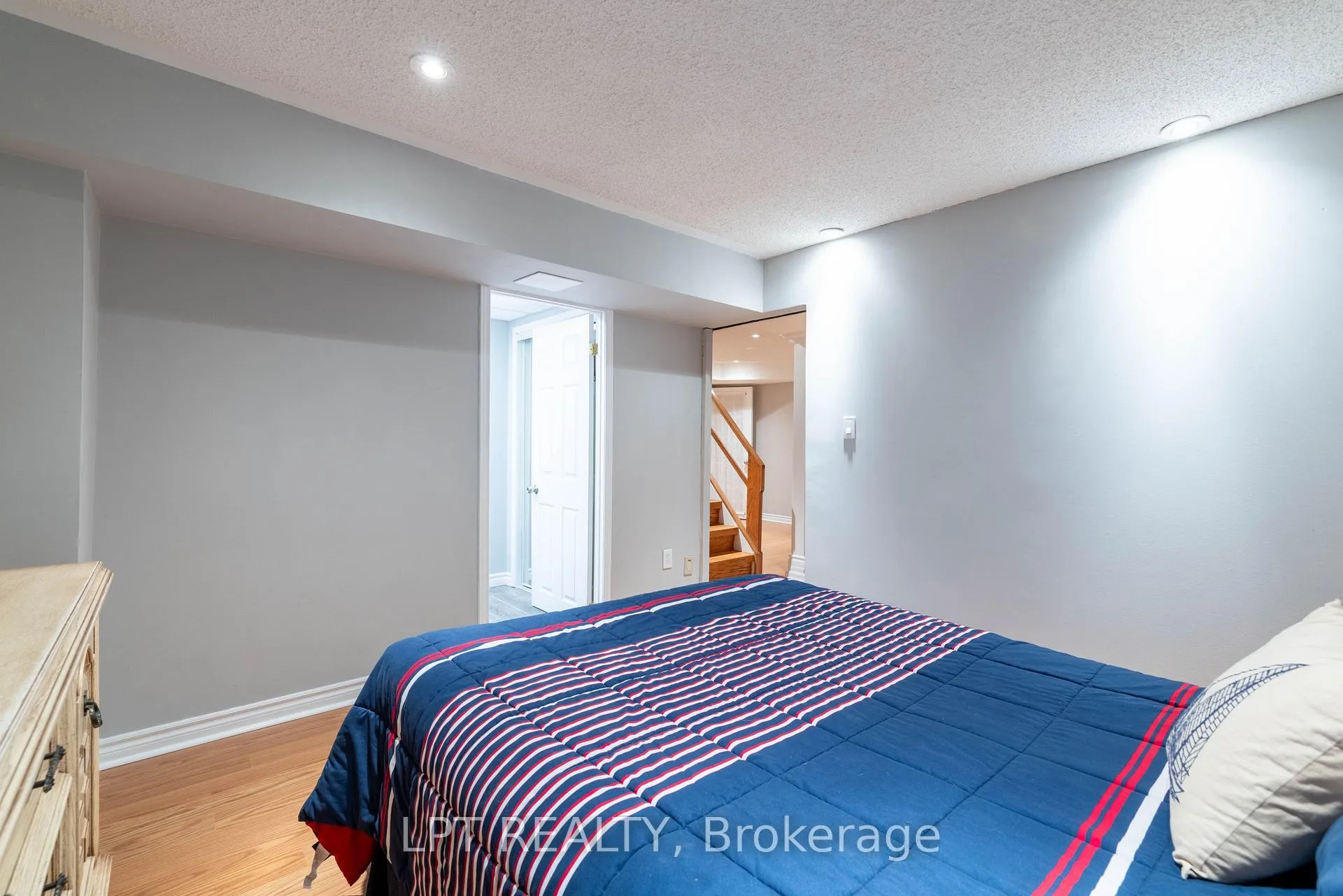 Photo 30 of 54 Meyer Circle, Markham, Markham Village — HOMEH
