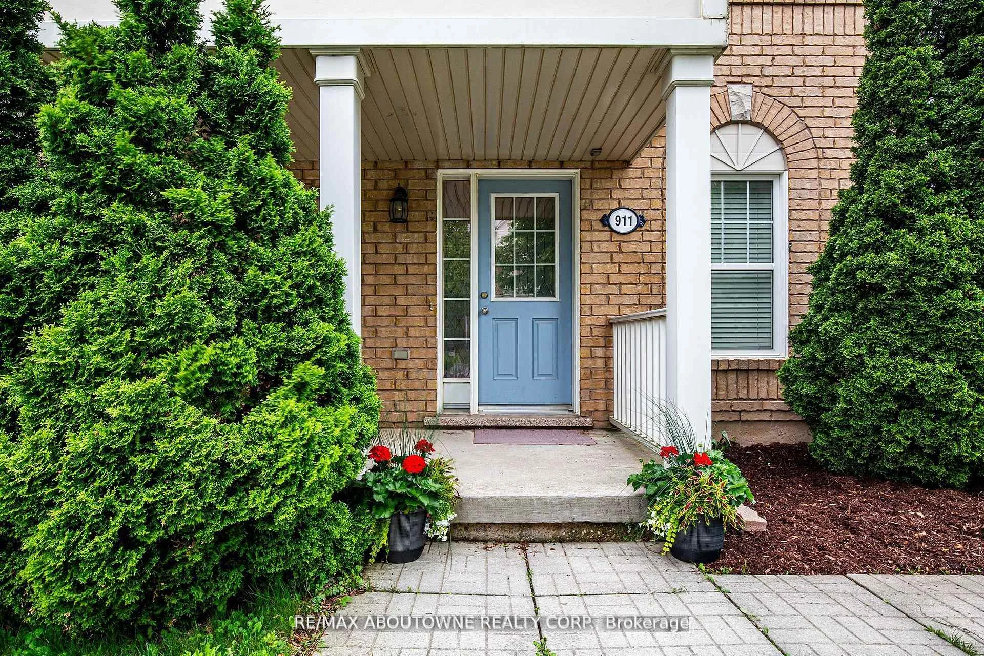 Photo 3 of 911 Deverell Place, Milton, Coates — HOMEH
