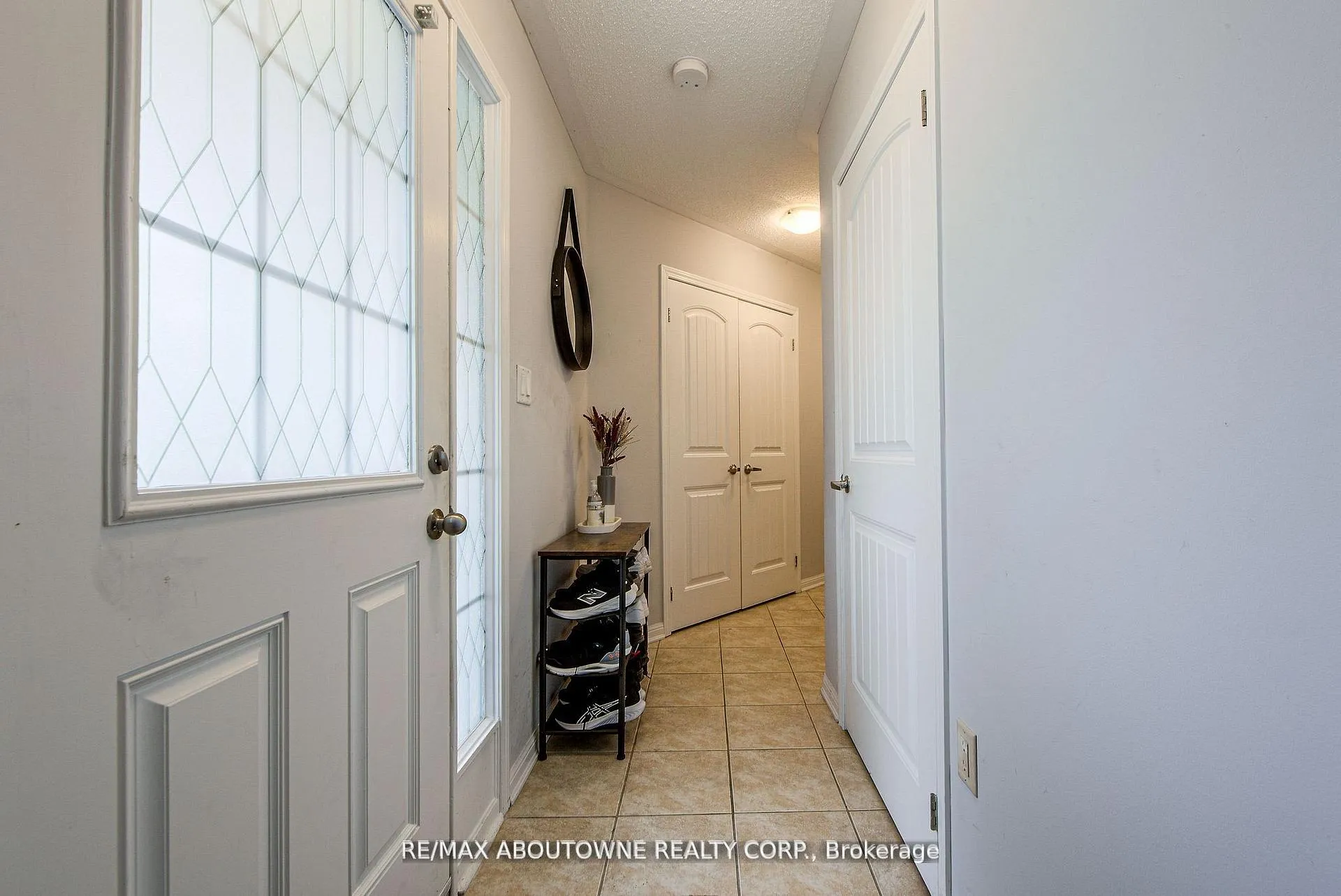 Photo 4 of 911 Deverell Place, Milton, Coates — HOMEH