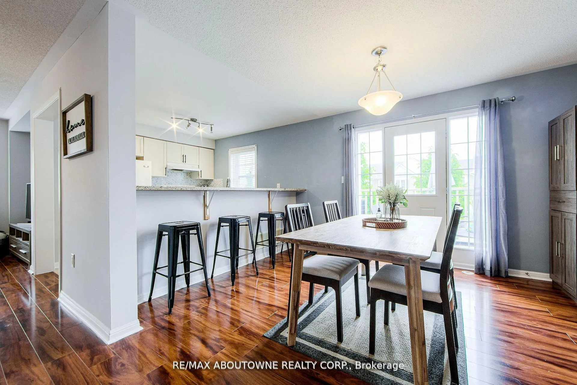 Photo 6 of 911 Deverell Place, Milton, Coates — HOMEH