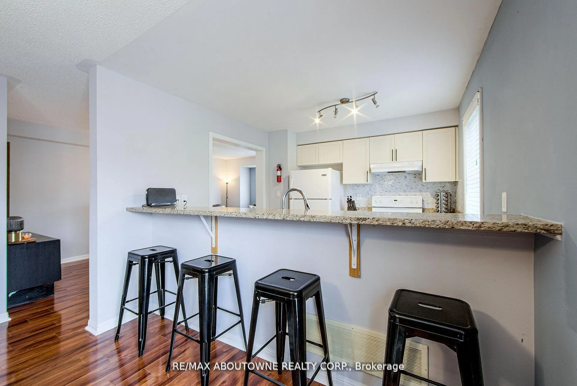 Photo 7 of 911 Deverell Place, Milton, Coates — HOMEH