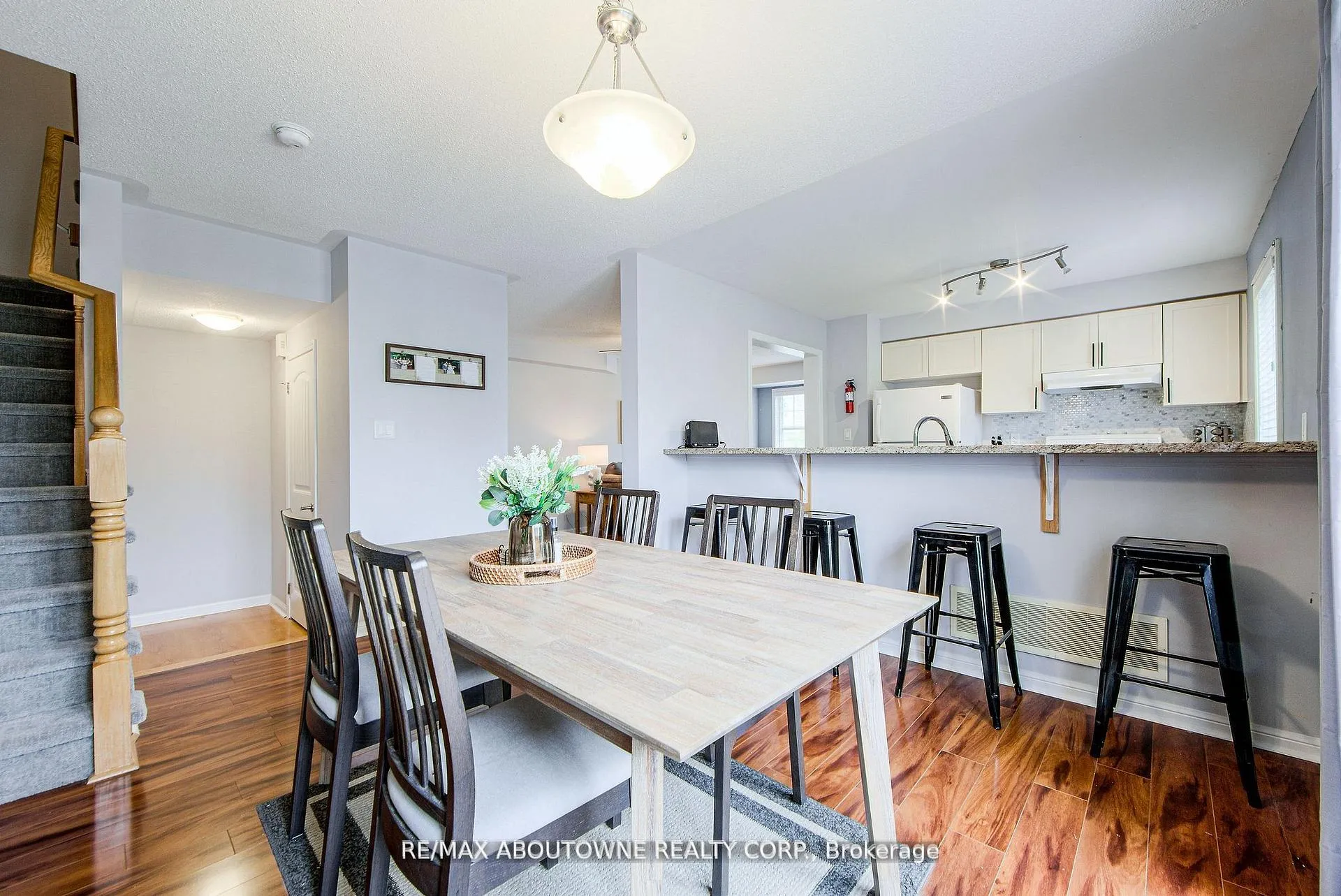 Photo 8 of 911 Deverell Place, Milton, Coates — HOMEH